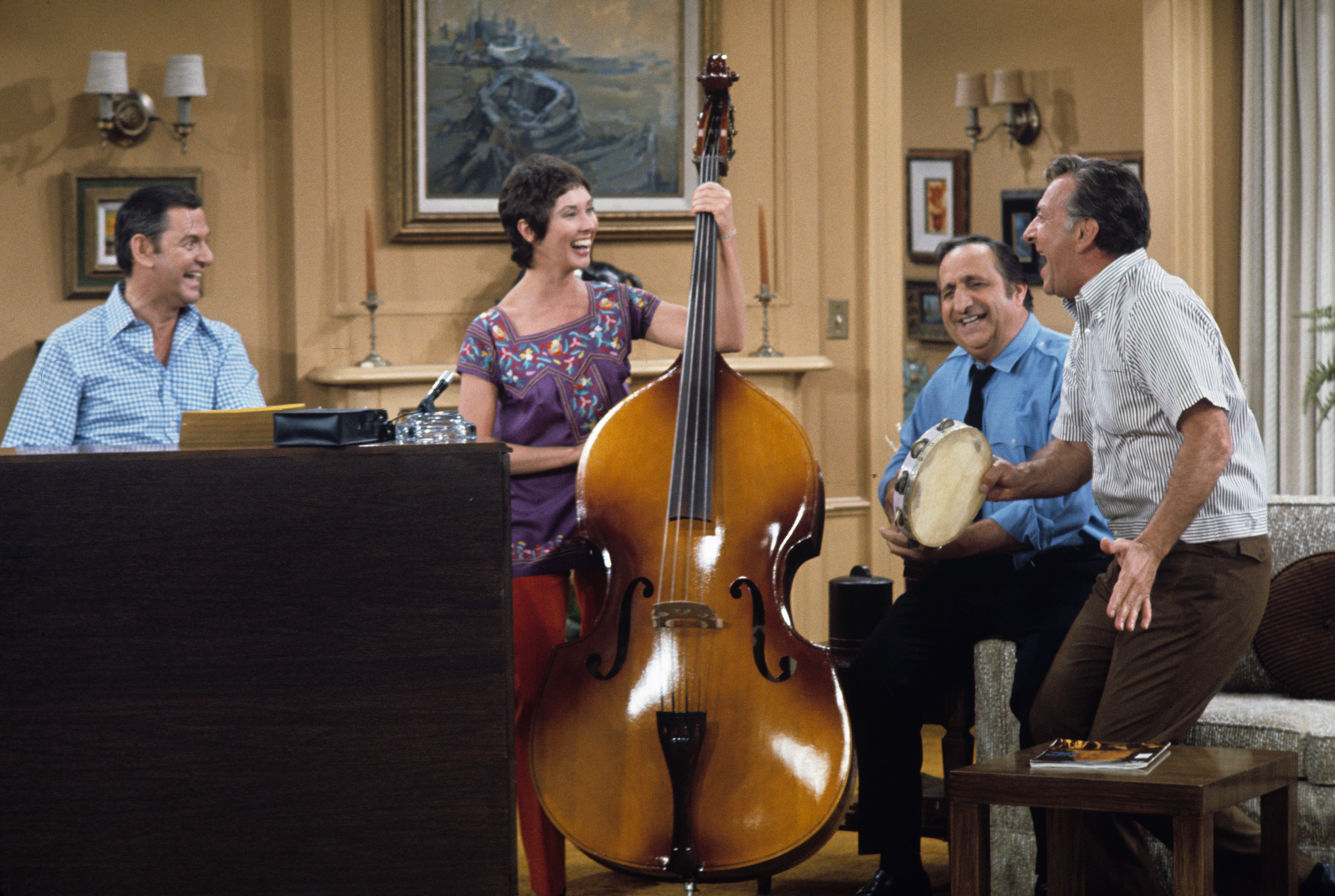 Left to right: actors Tony Randall, Elinor Donahue, Al Molinaro, and Jack Klugman in a scene from 'The Odd Couple'