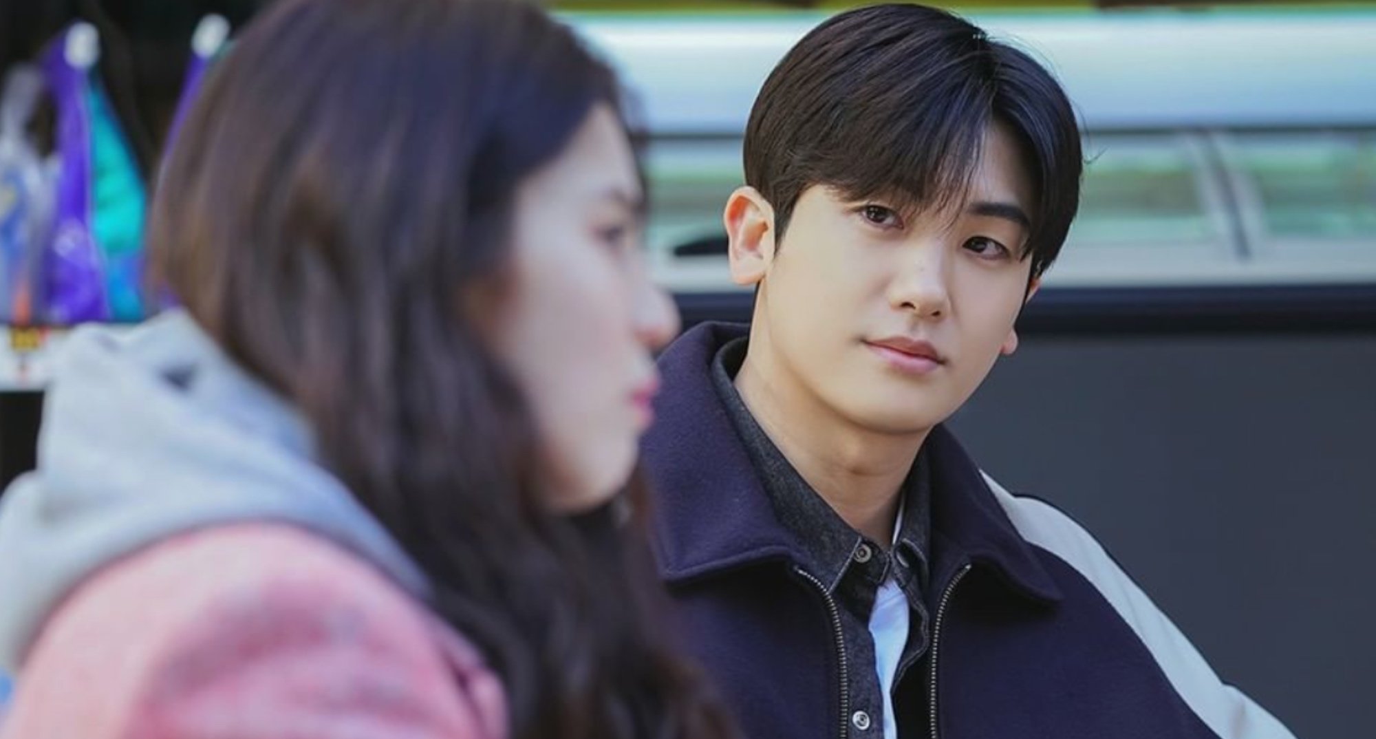 Park Hyung-sik and Han So-hee in 'Soundtrack #1' K-drama sitting in convenience store.