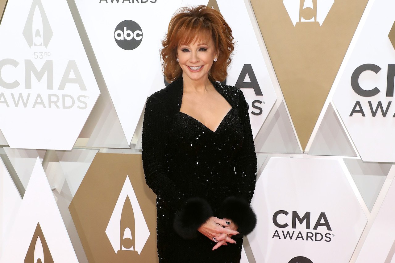 https://www.cheatsheet.com/entertainment/reba-mcentire-siblings-how-many-sisters-brothers-does-country-music-star-have.html/