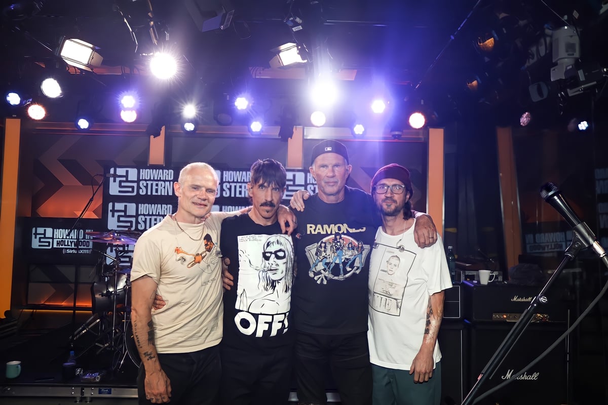 Red Hot Chili Peppers Pay Tribute to Taylor Hawkins and Kurt Cobain on the Howard Stern Show