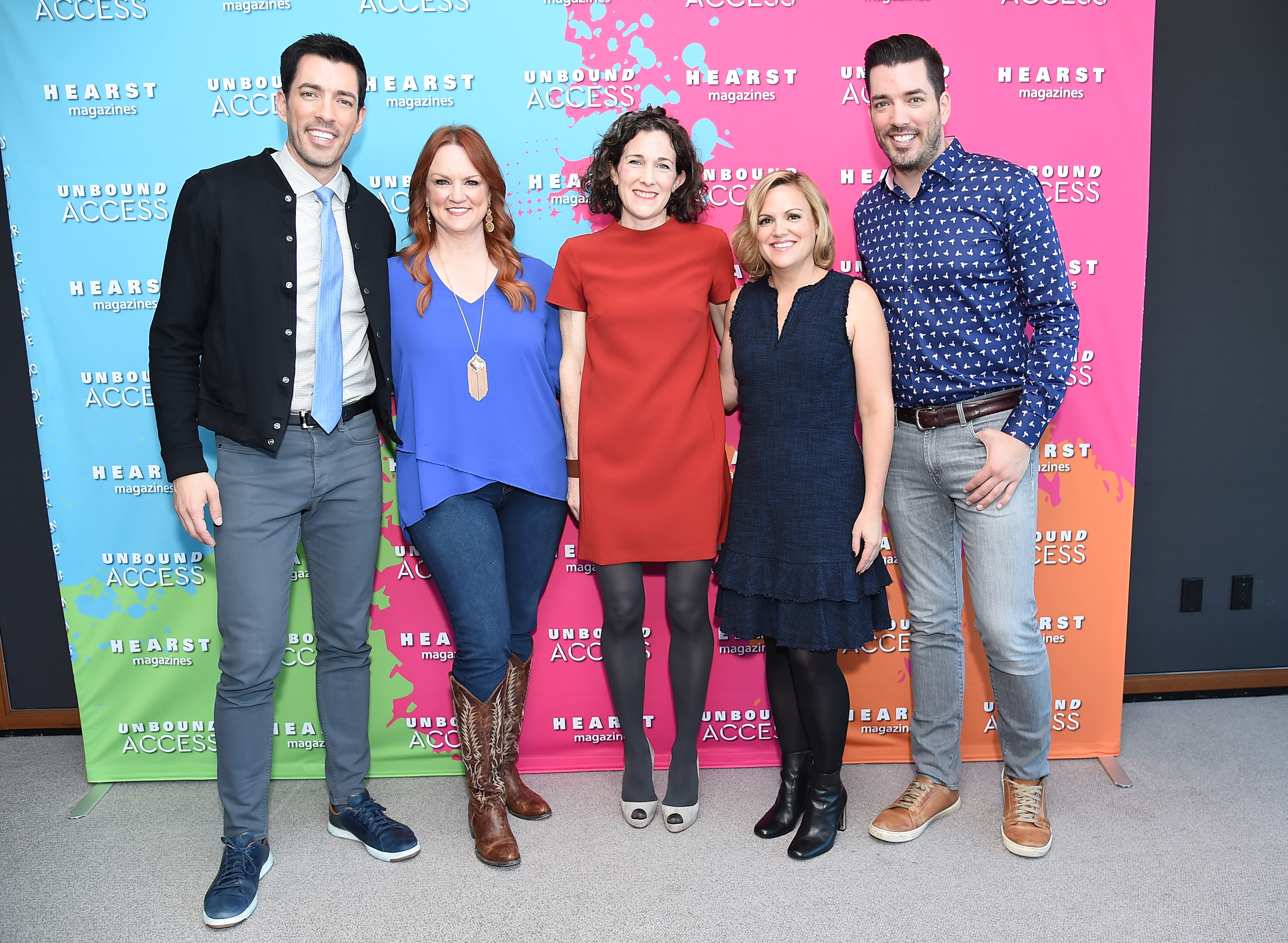 The Pioneer Woman Ree Drummond poses in a blue shirt with the Property Brothers and two others. 