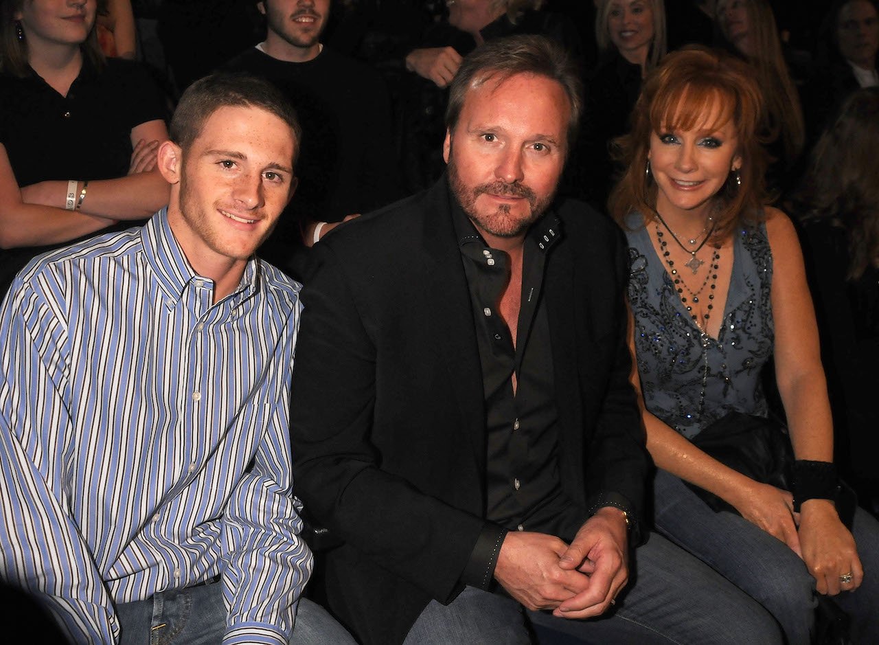 (L-R) Shelby Blackstock sits next to his parents, Narvel Blackstock and Reba McEntire