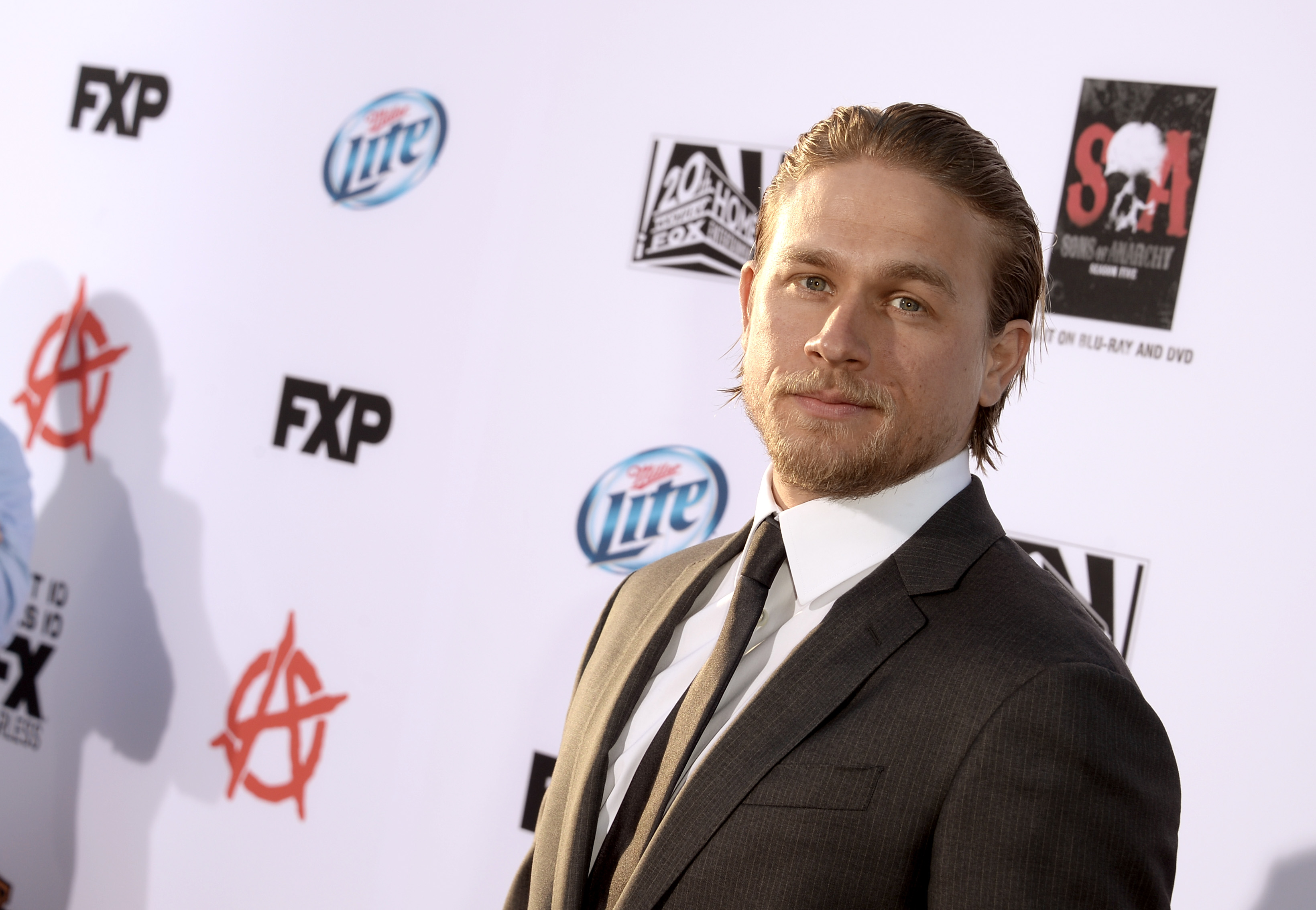 Charlie Hunnam played Jax Teller in Sons of Anarchy. The actor wears a suit at the season 6 premiere.
