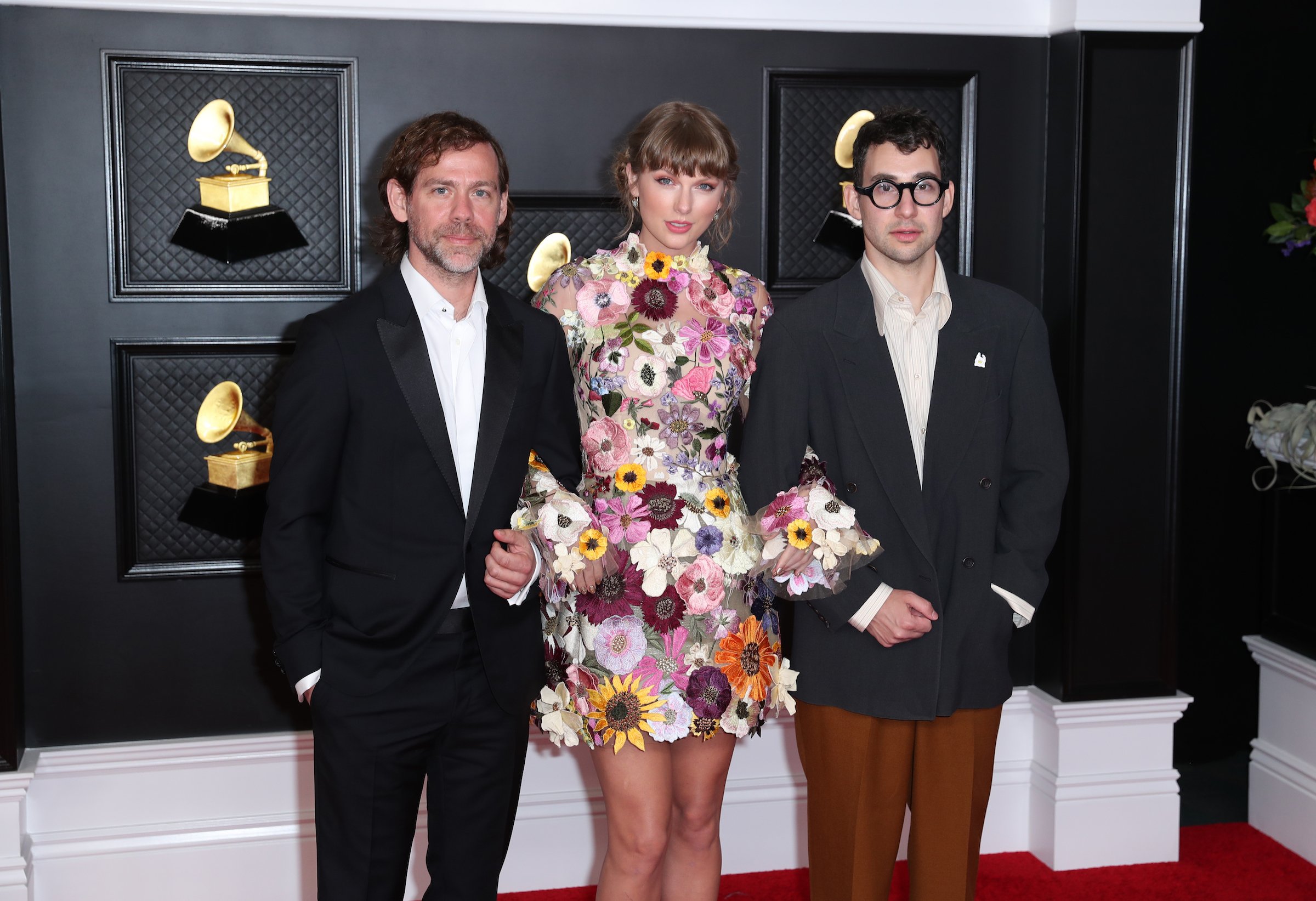 Aaron Dessner, Taylor Swift and Jack Antonoff on the red carpet at the 63rd Annual Grammy Awards