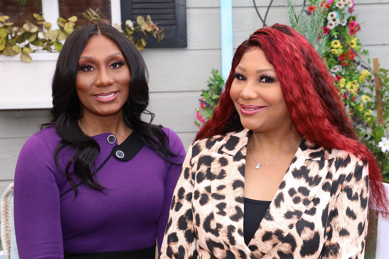 Towanda and Traci Braxton pose for photo