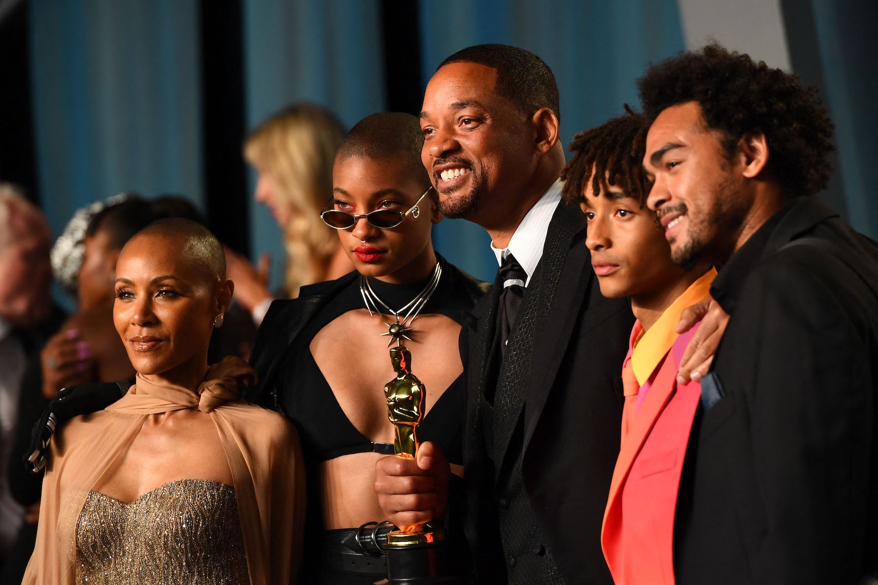 Will Smith, Jada Pinkett Smith, Willow Smith, Jaden Smith, and Trey Smith standing together for a photo at the Oscars 2022