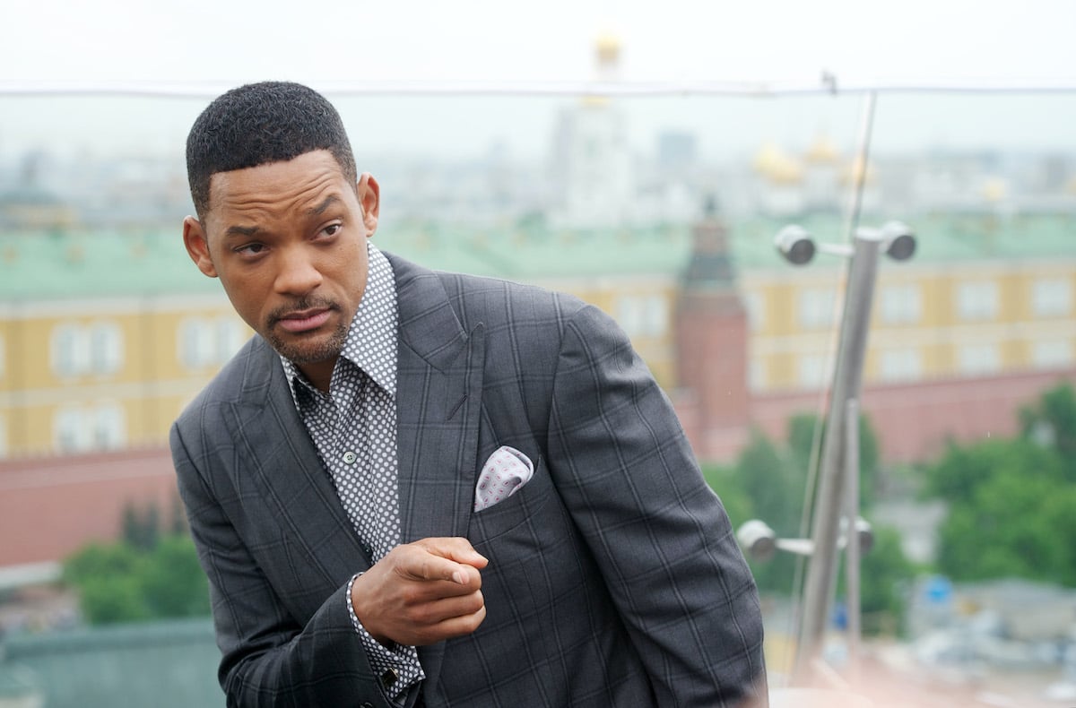 Will Smith poses and points his fingers