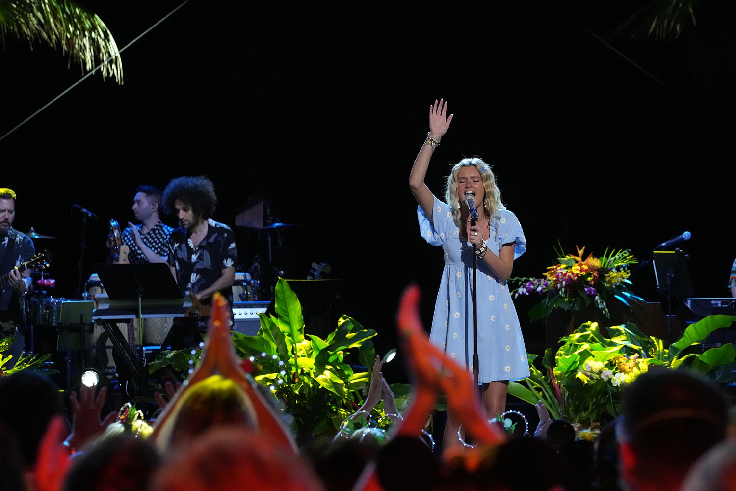 American Idol singer Kenedi Anderson performs in the Top 24.