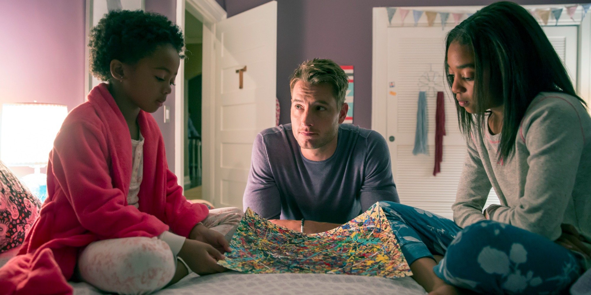 faithe herman, justin hartley, eris baker in a scene still from season 1 of This Is Us.