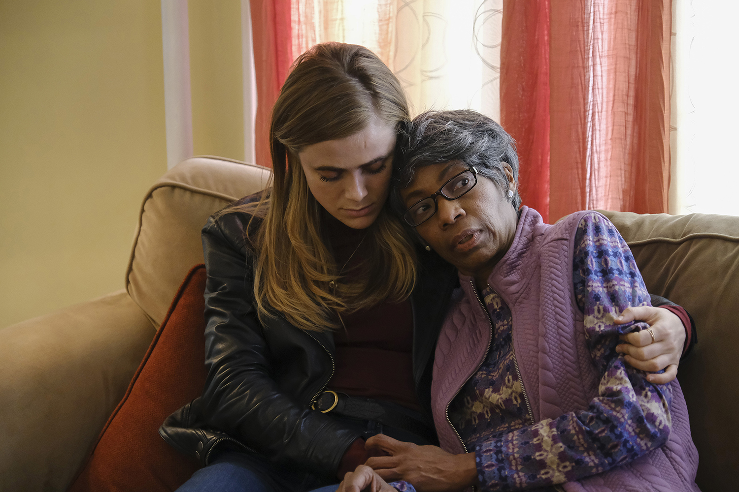 Melissa Roxburgh as Michaela Stone and Adriane Lenox as Beverly in Manifest Season 1..