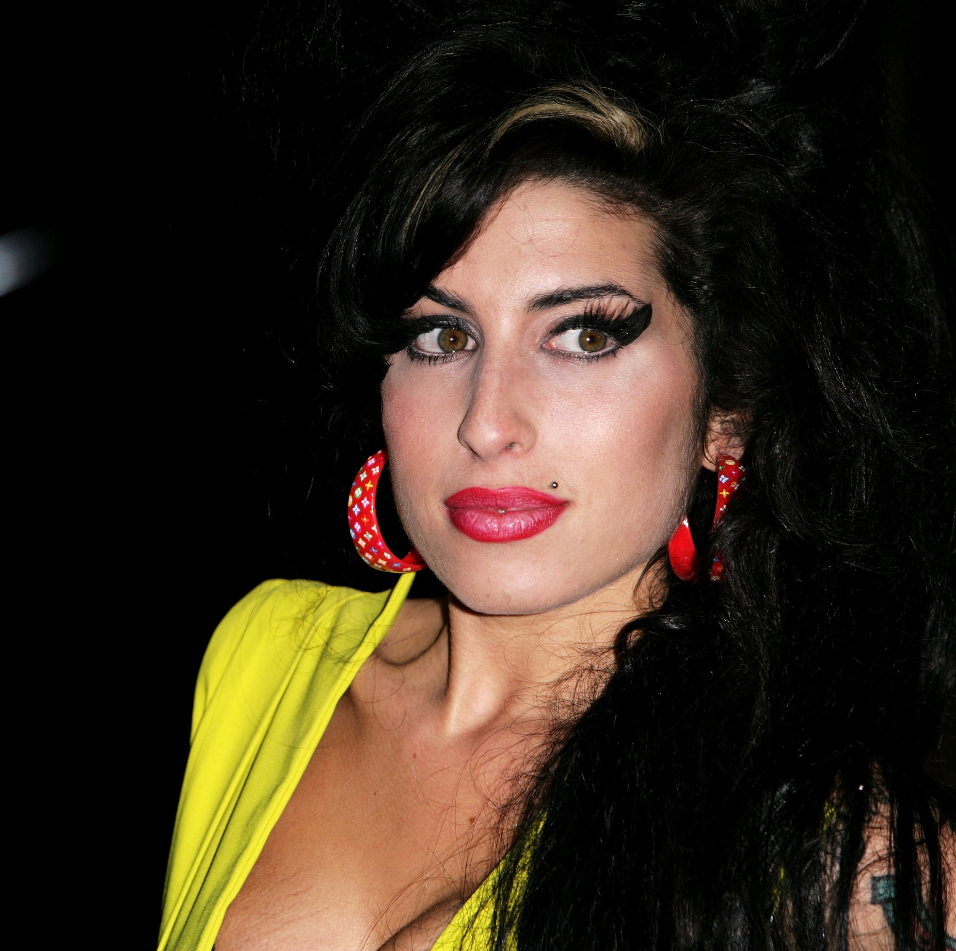 "Rehab" era Amy Winehouse wearing red earrings