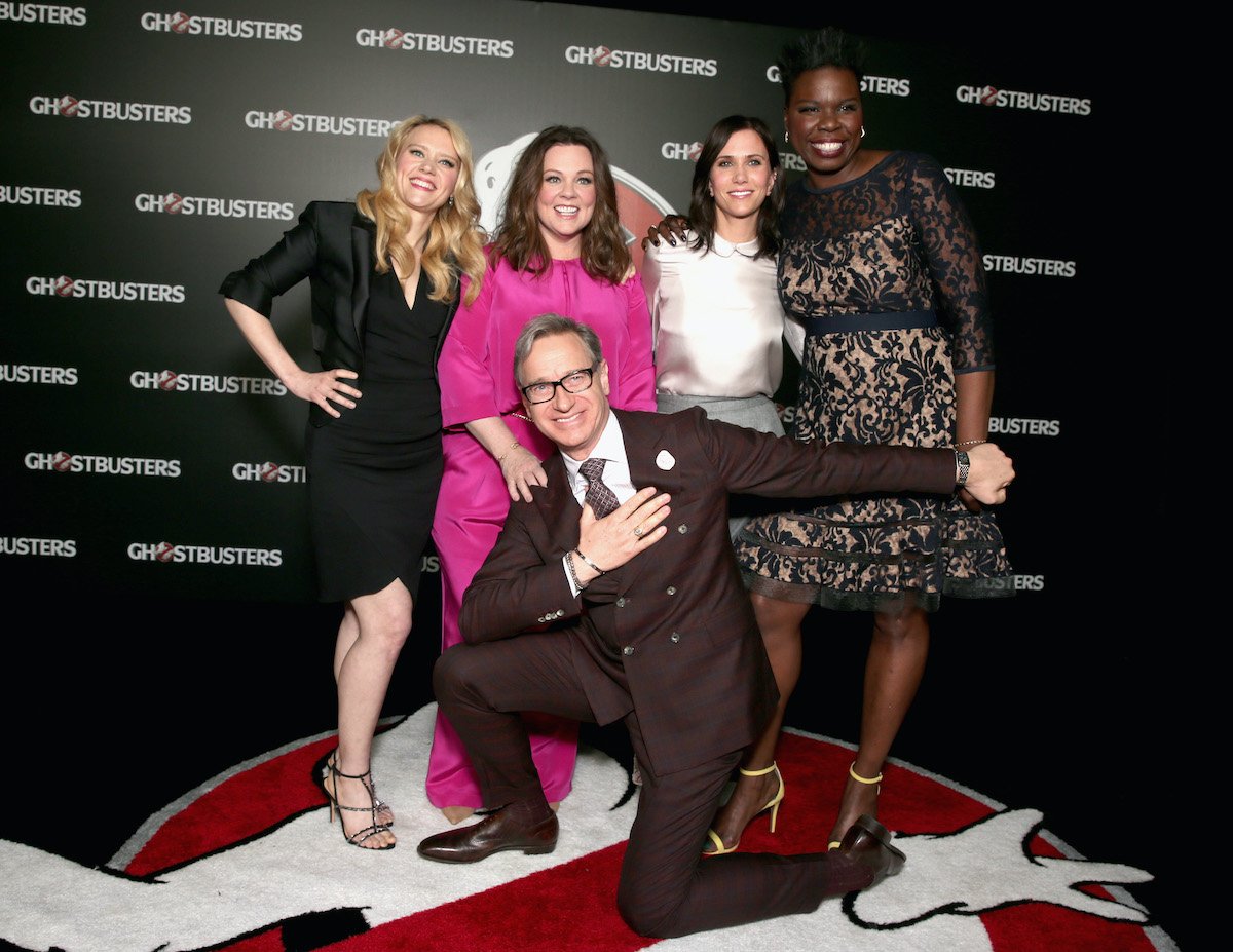 Kate McKinnon, Melissa McCarthy, Kristen Wiig, Leslie Jones and 'Ghostbusters' director Paul Feig