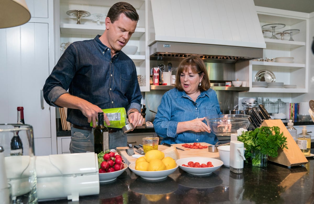 Ina Garten cooks up a recipe with tomatoes with Willie Geist in her Hamptons home in 2018