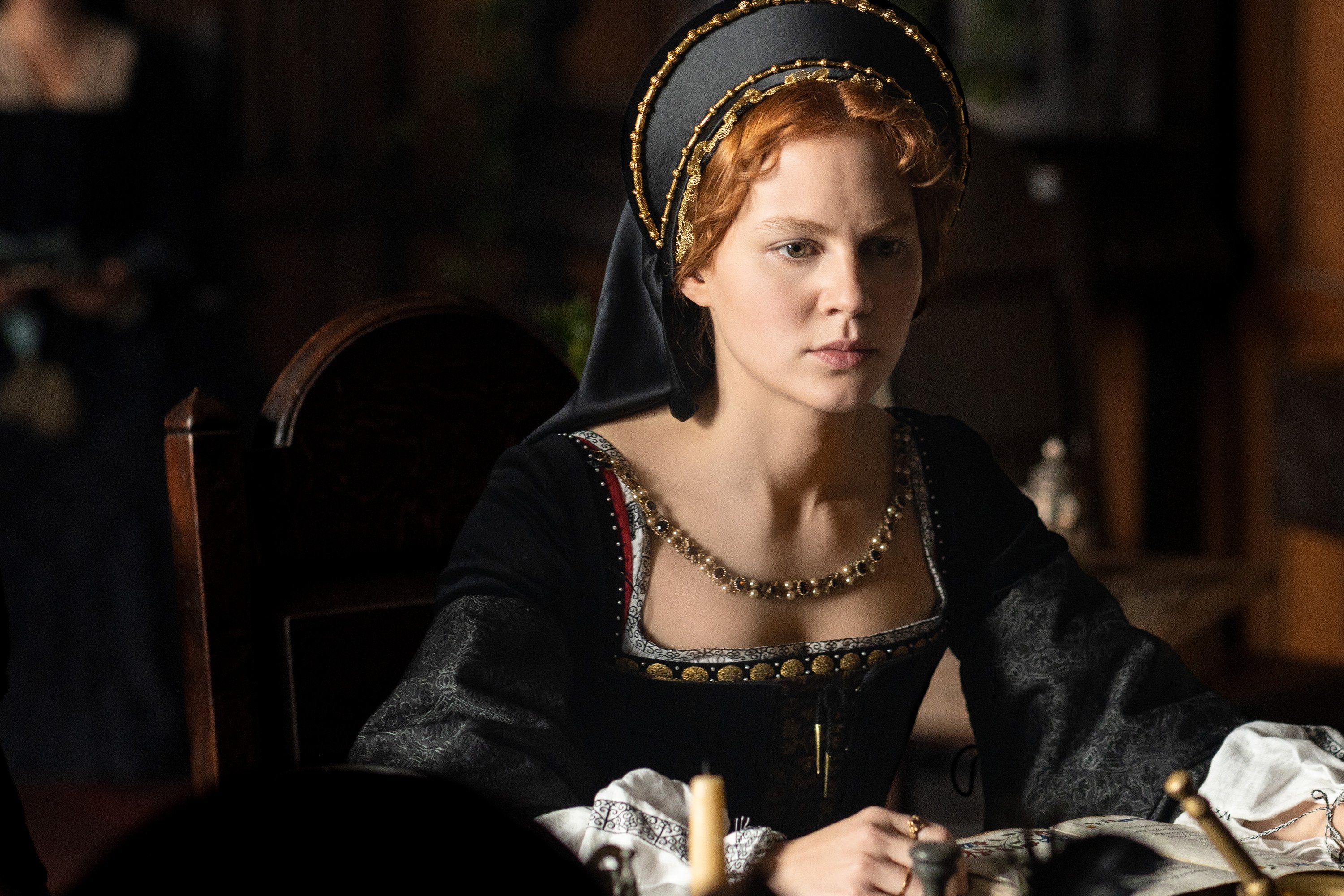 Red-haired woman in a Tudor headdress in the Starz series 'Becoming Elizabeth'