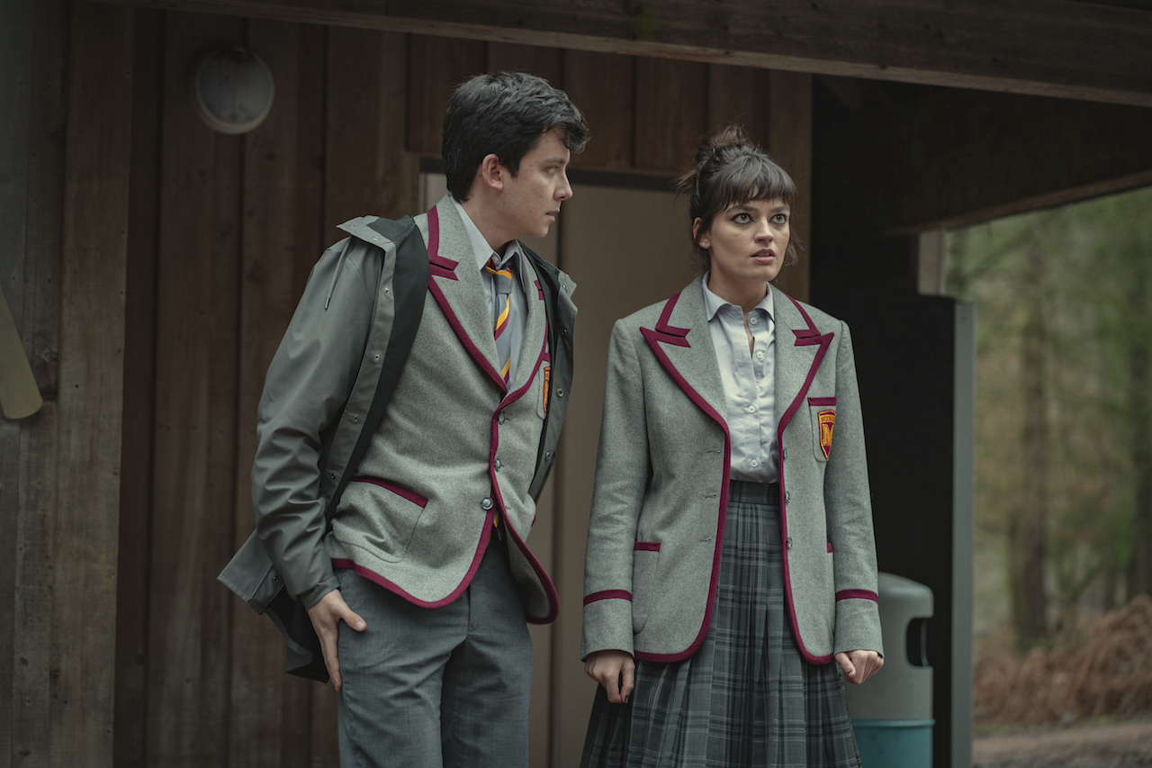 Otis (Asa Butterfield) and Maeve (Emma Mackey) wait for the bus in 'Sex Education', one of the best shows on Netflix.