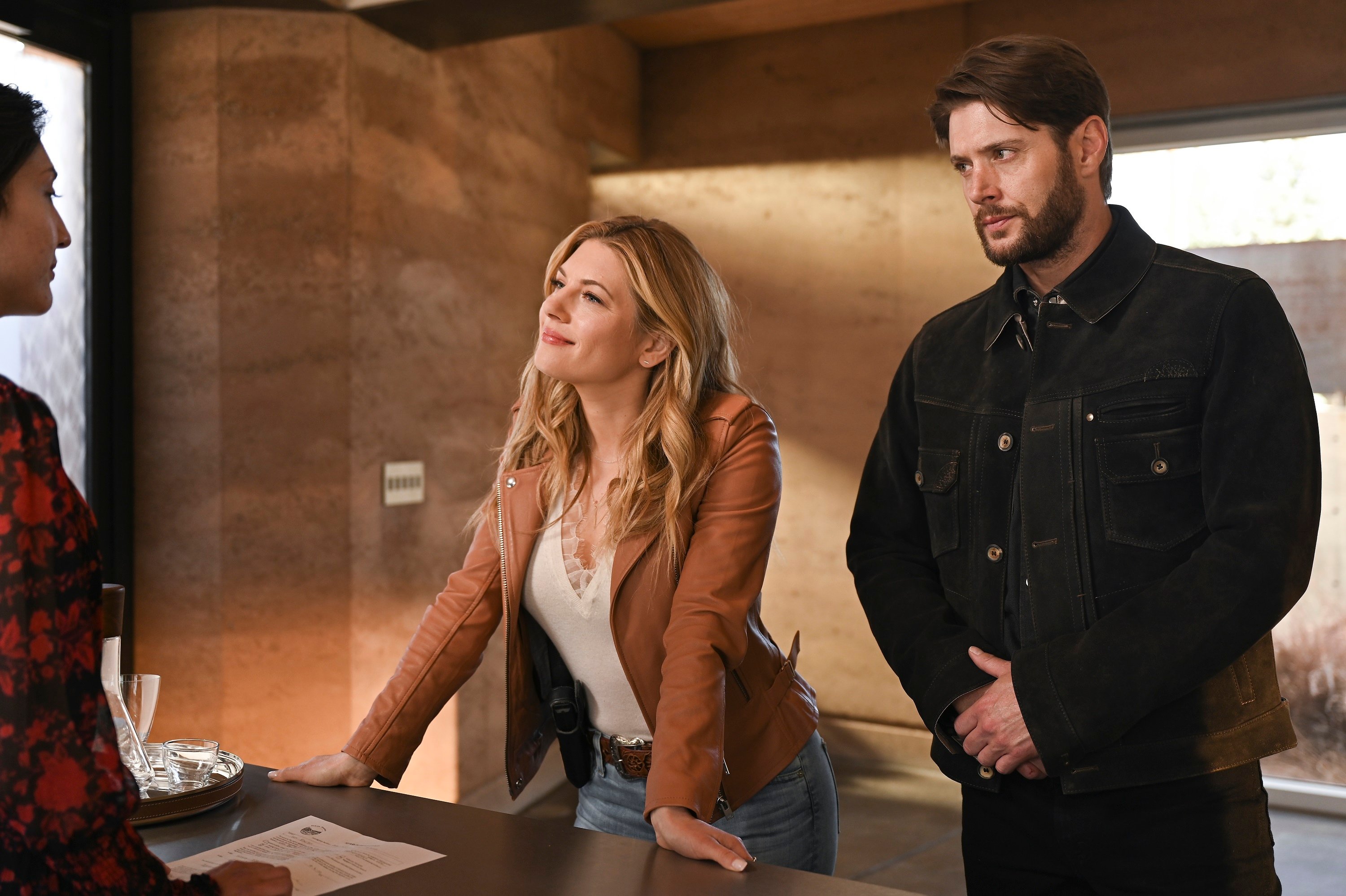 'Big Sky' Season 2: Katheryn Winnick as Jenny Hoyt and Jensen Ackles as Sheriff Beau Arlen looking at someone