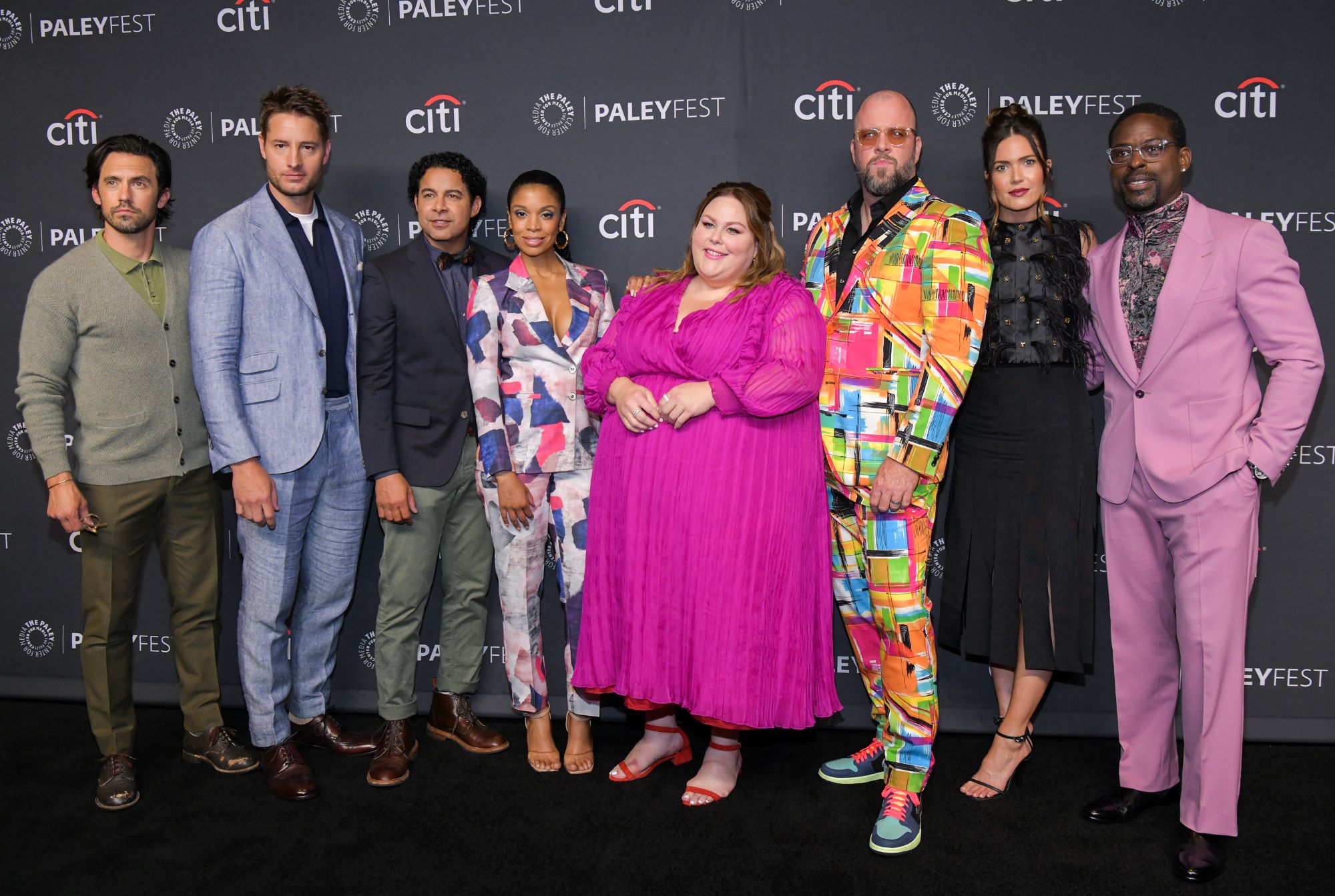 The 'This Is Us' cast, including Milo Ventimiglia, Justin Hartley, Jon Huertas, Susan Kelechi Watson, Chrissy Metz, Chris Sullivan, Mandy Moore, and Sterling K. Brown, pose for picture together on the red carpet.