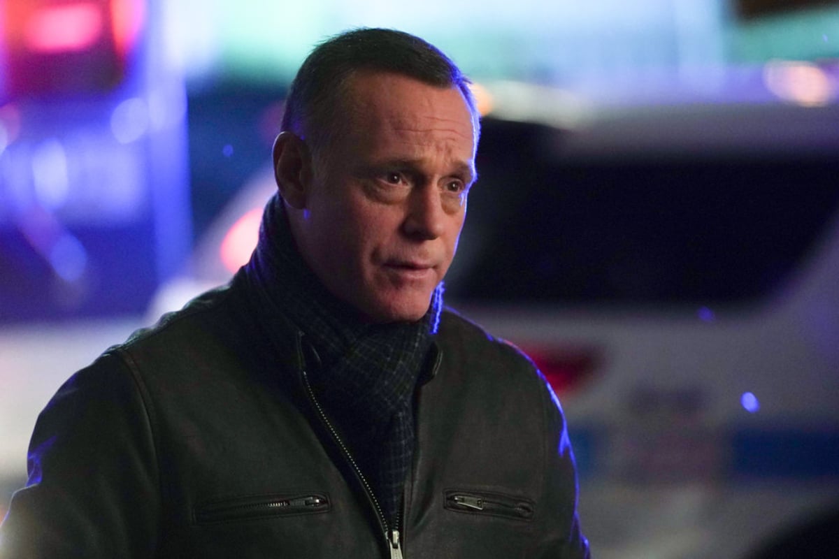 Jason Beghe as Hank Voight in Chicago PD Season 9.  Voight wears a jacket and scarf. 