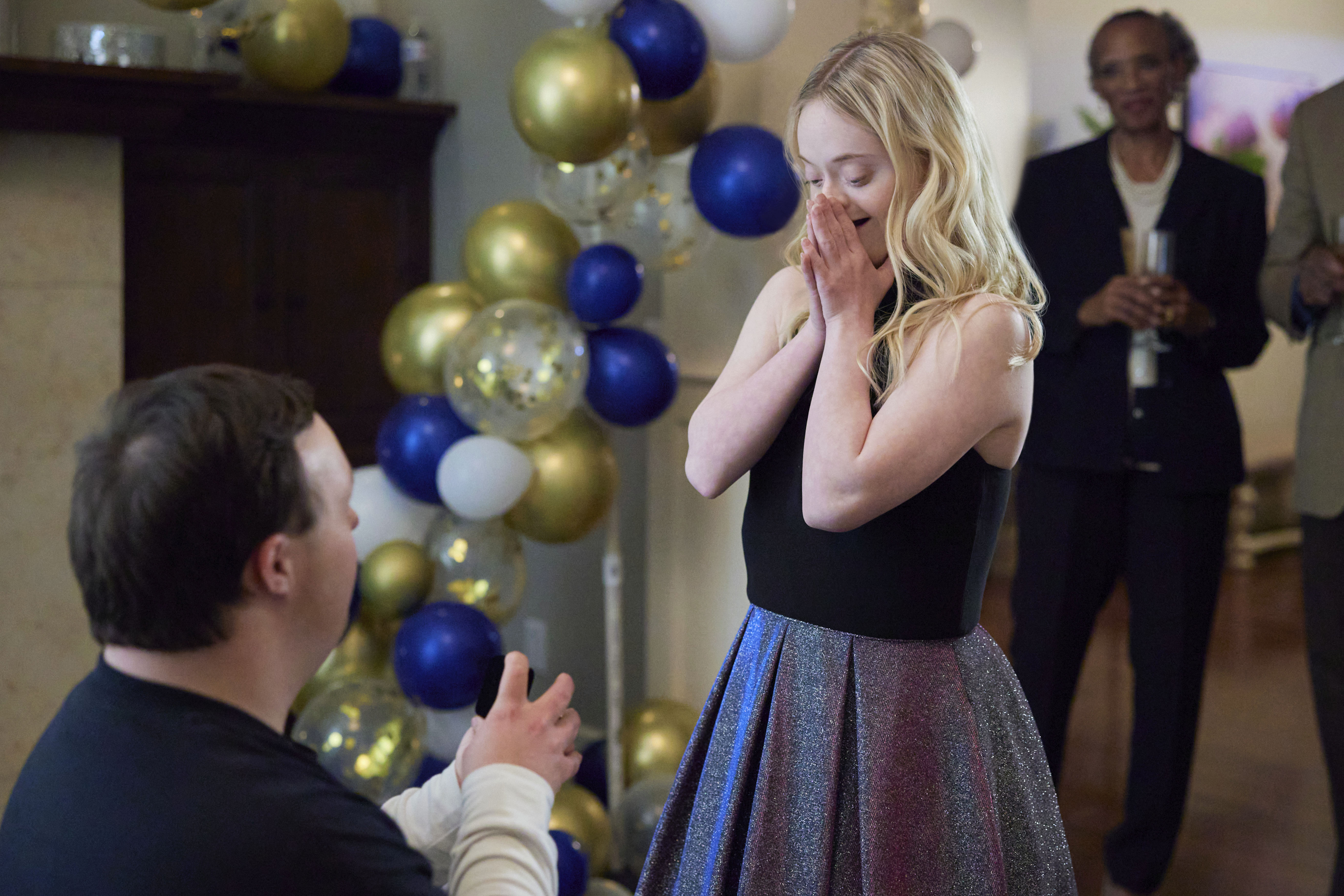 Man proposes to blonde woman in the Hallmark movie 'Color My World With Love'