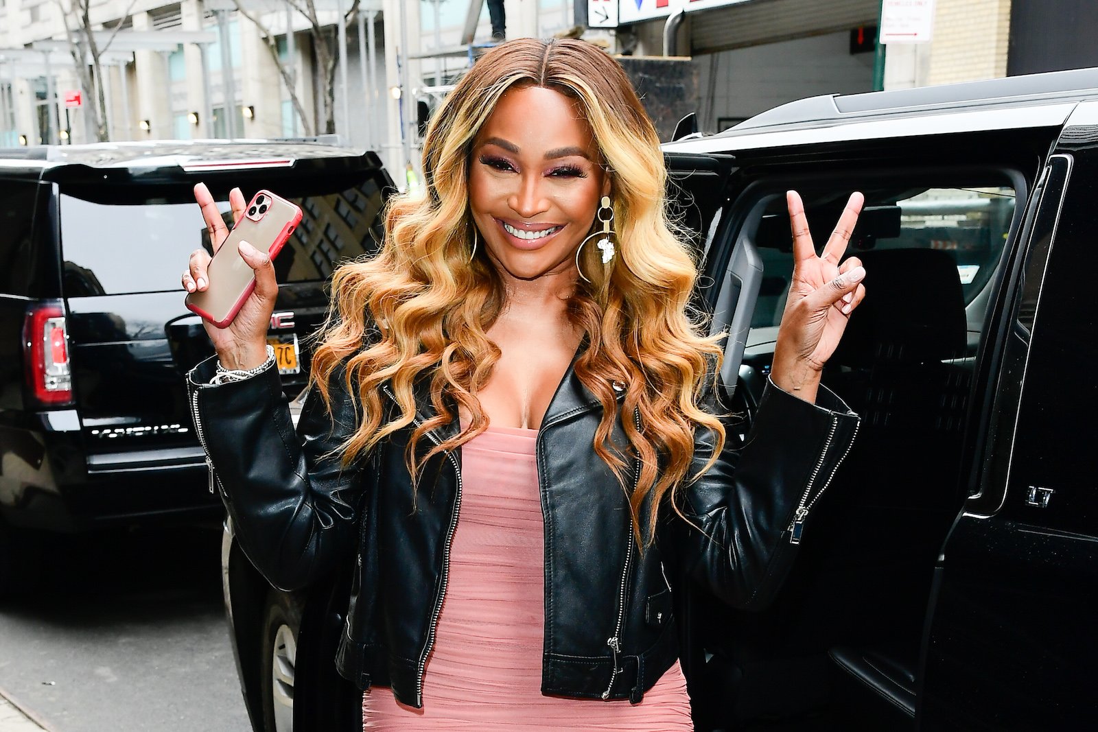Cynthia Bailey from 'RHOA' flashes the peace sign to fans 