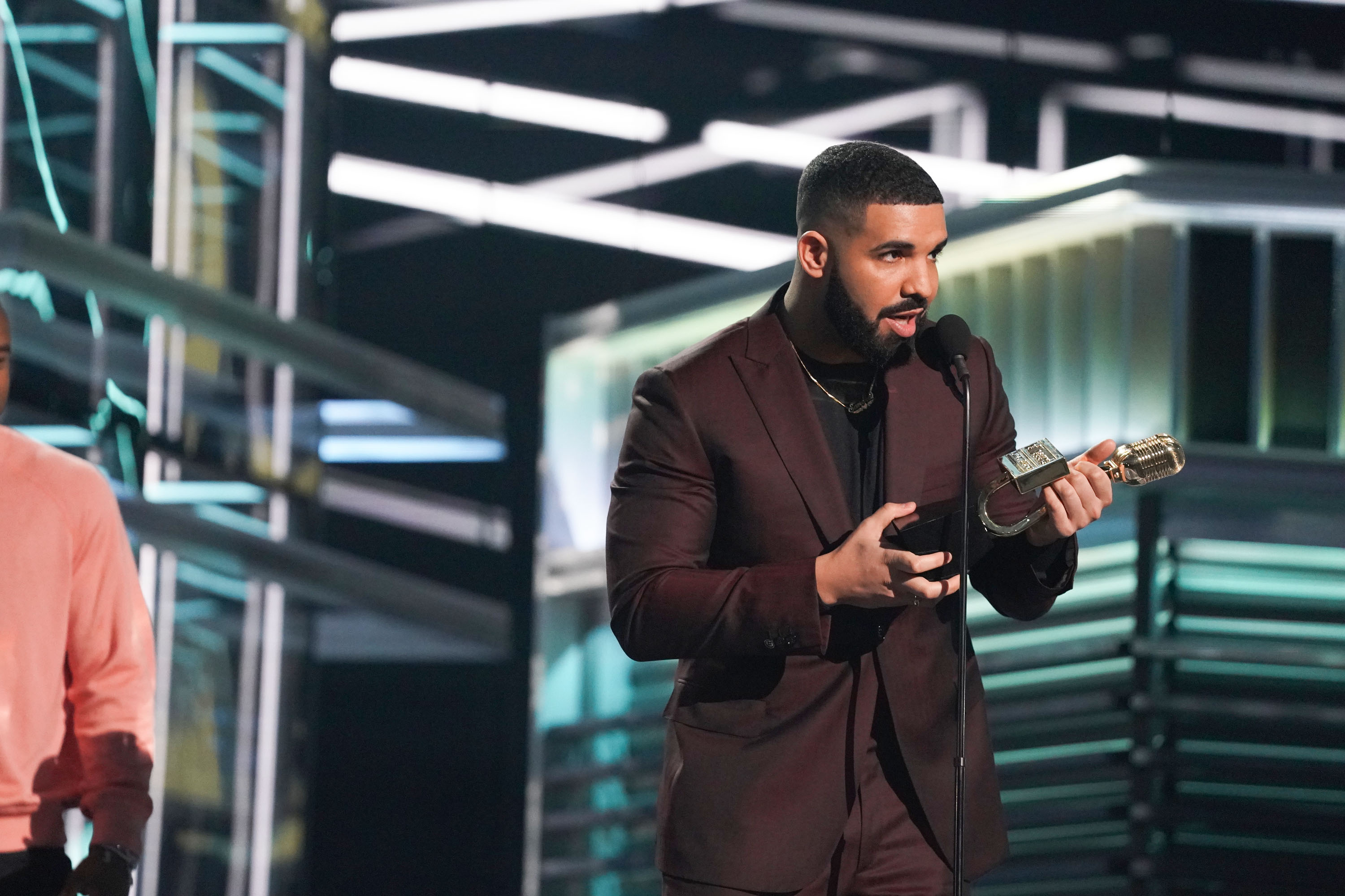 Drake accepts an award at the 2019 Billboard Music Awards