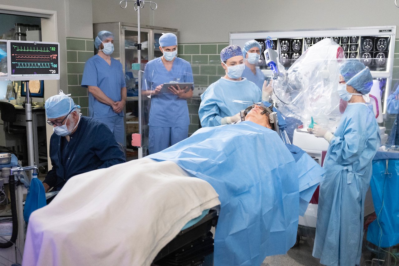 The cast of 'Grey's Anatomy' including BokHee (Kathy C An) do surgery together.