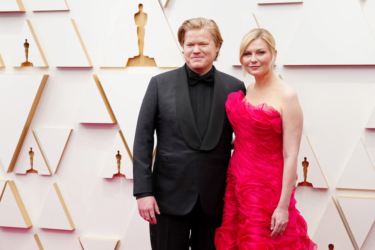 Jesse Plemons and Kirsten Dunst pose for pictures at the 94th Annual Academy Awards
