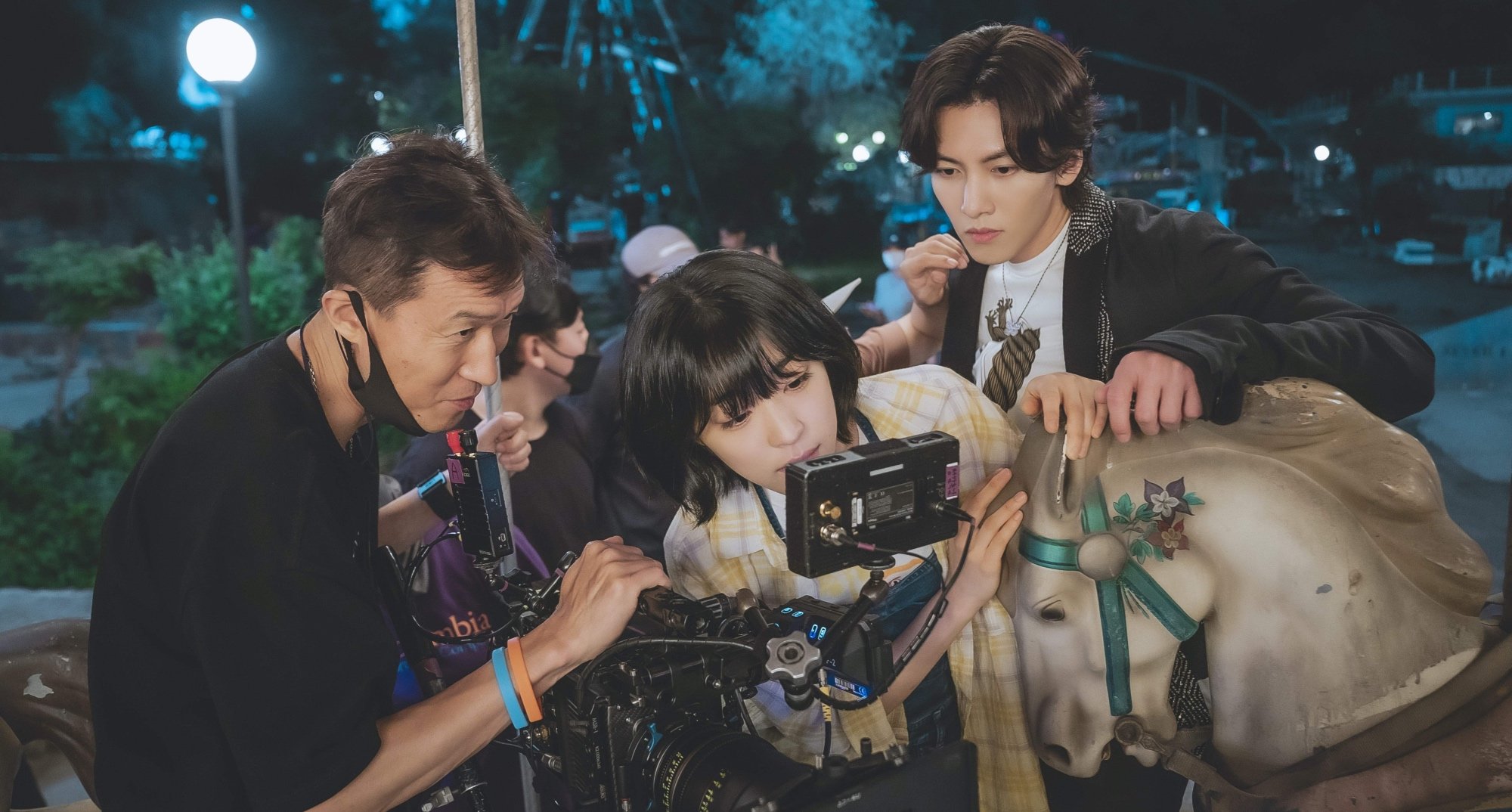 Ji Chang-wook and Choi Sung-eun at filming location in 'The Sound of Magic'