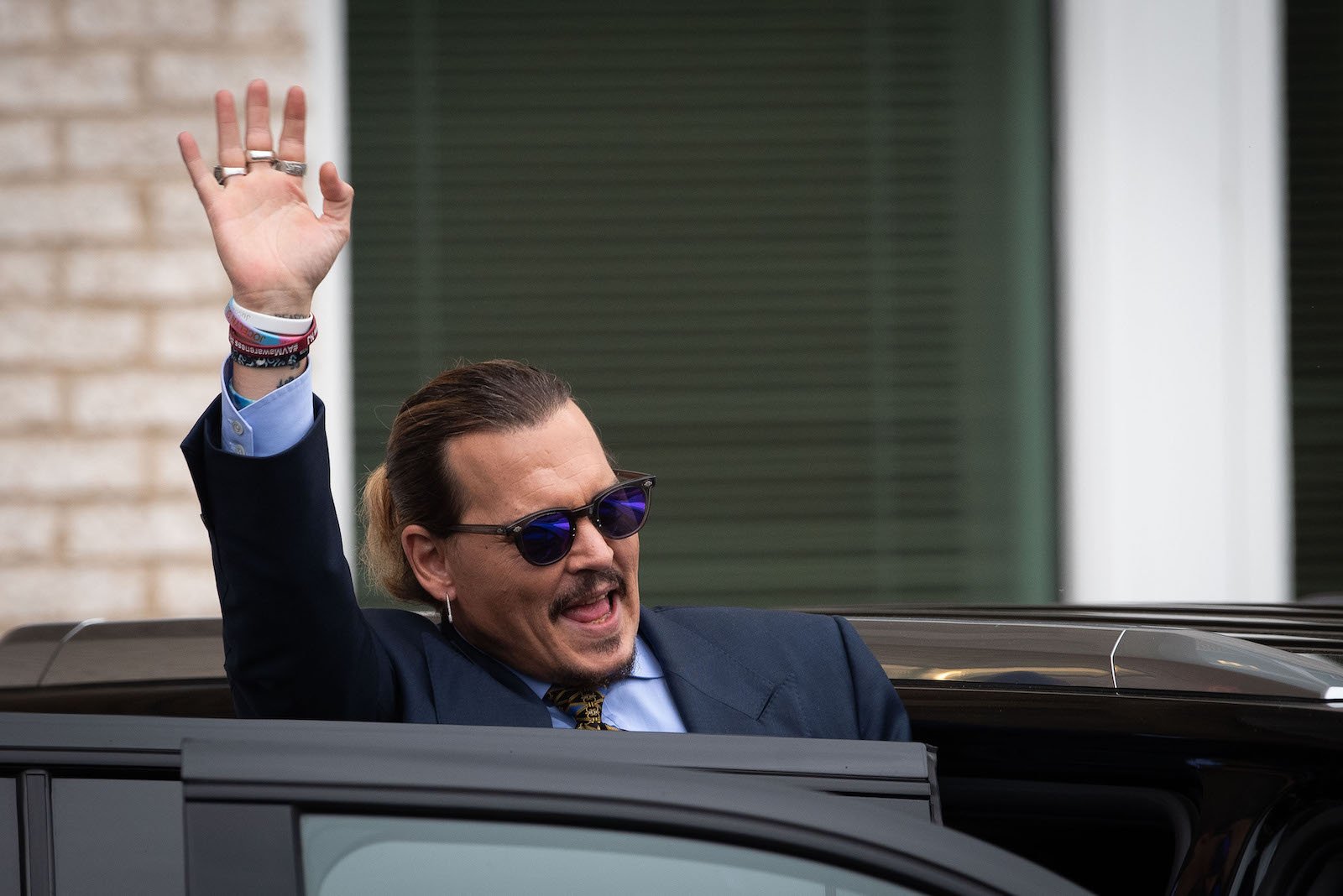 Johnny Depp waves to fans outside court 