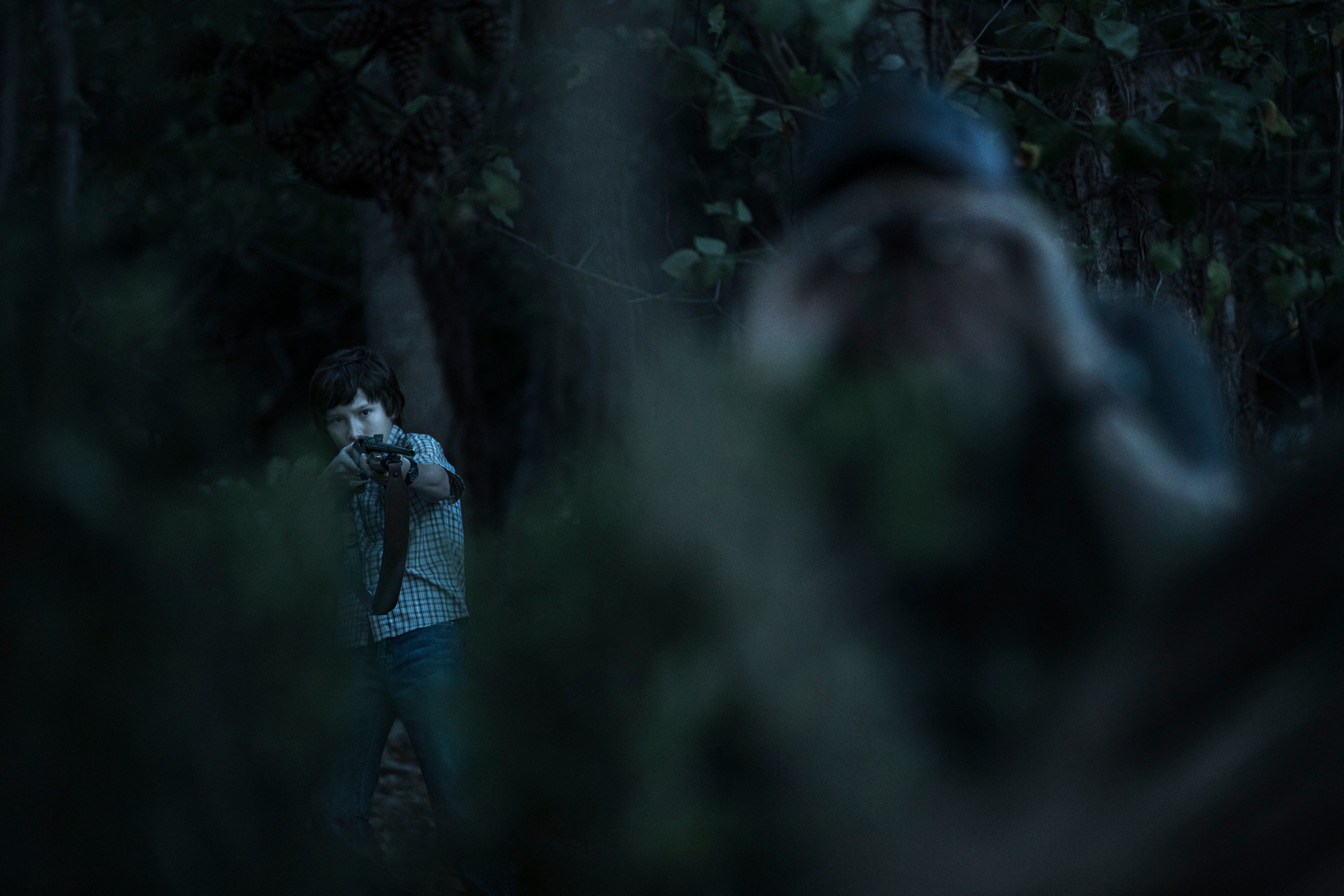 Jonah Byrde (Skylar Gaertner) holds a gun at Agent Petty in 'Ozark' Season 1