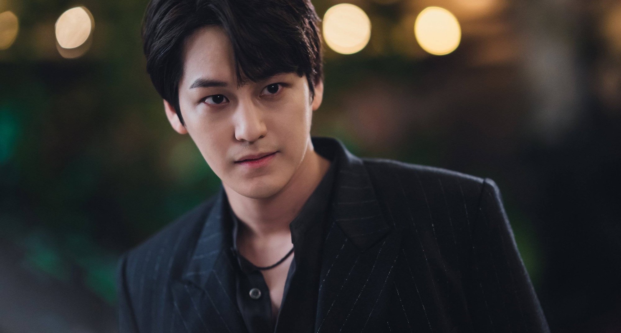 Kim Bum as Lee Rang in 'Tale of the Nine-Tailed' K-drama wearing black suit.