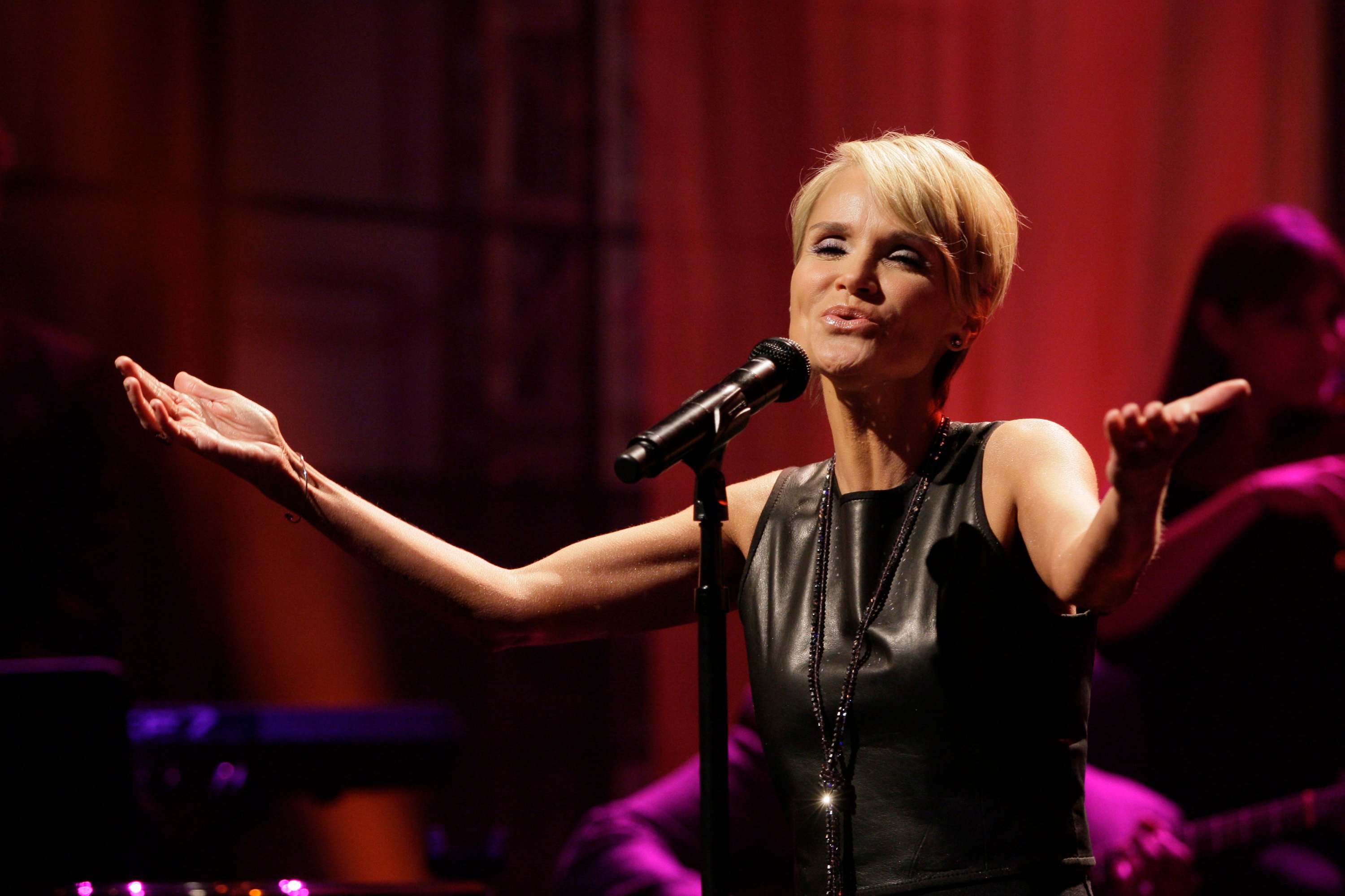 Kristen Chenoweth, who has a shocking connection to the Oklahoma girl scout murders, performs on The Tonight Show with Jay Leno in 2014