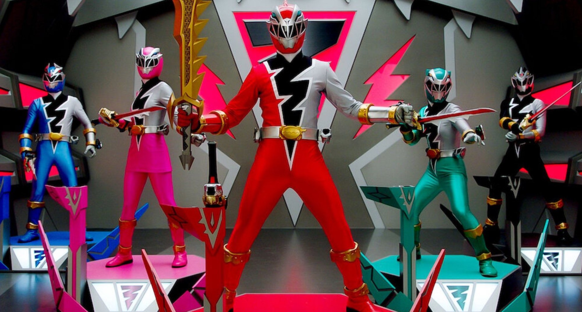 Main characters in 'Power Rangers Dino Fury' in their Megazord.