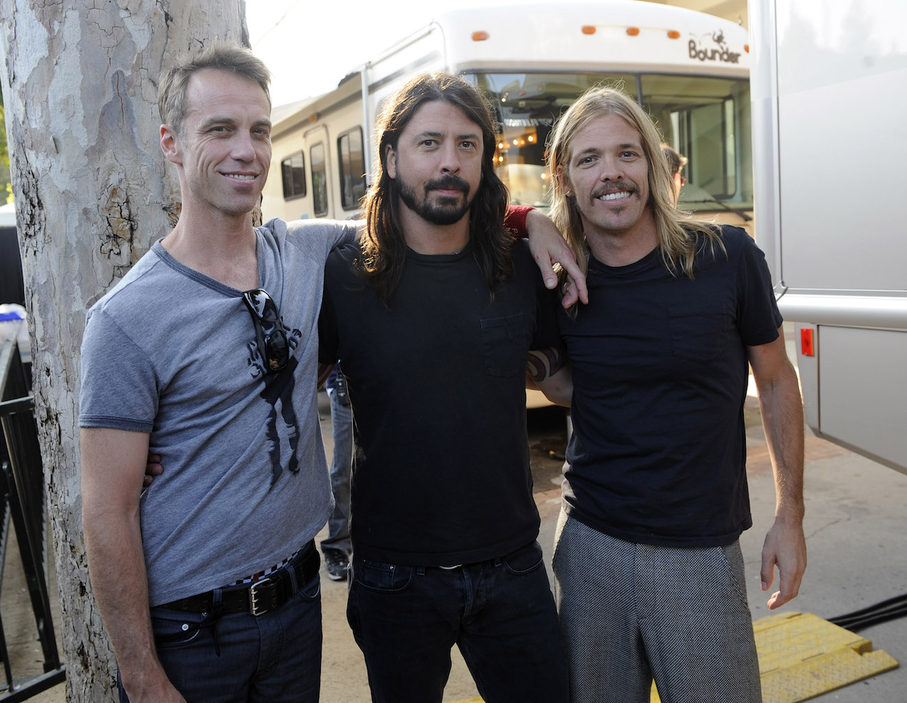 Matt Cameron, Dave Grohl, and Taylor Hawkins backstage at the 2008 VH1 Rock Honors.