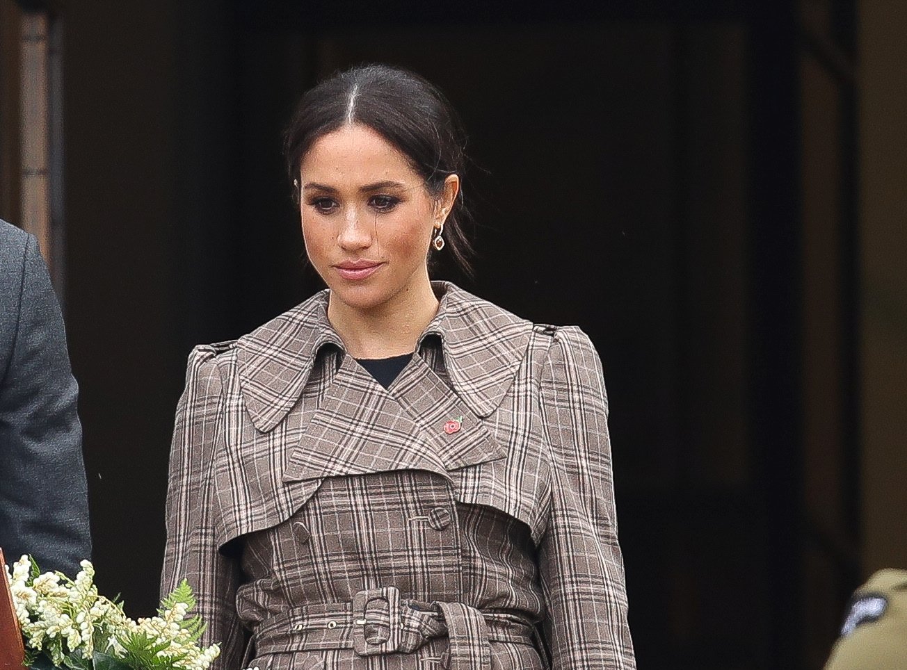 Meghan Markle, who hated one royal tour, laying a wreath at the National War Memorial