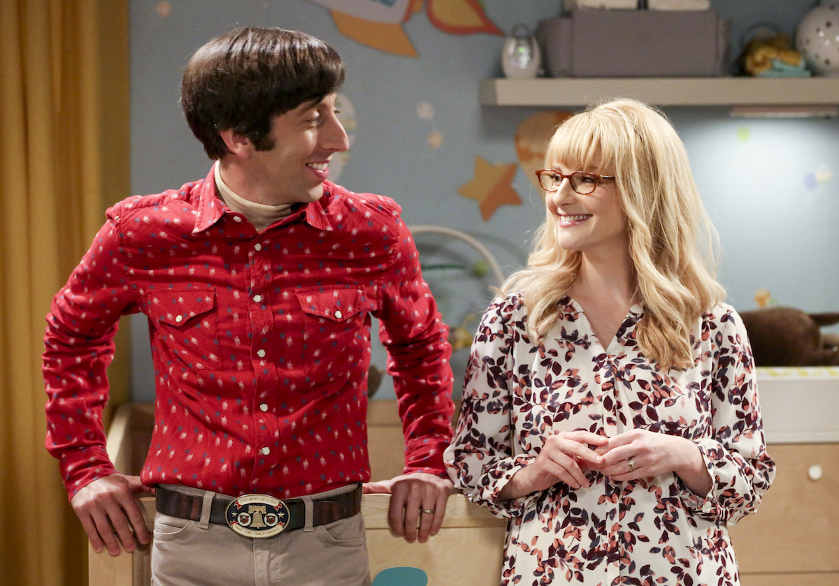 Howard Wolowitz (Simon Helberg) and Bernadette (Melissa Rauch) film an episode of The Big Bang Theory
