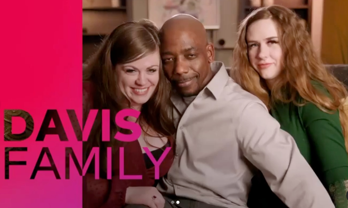 Nick, April, and Jennifer Davis pose together for promo for season 4 of 'Seeking Sister Wife'.