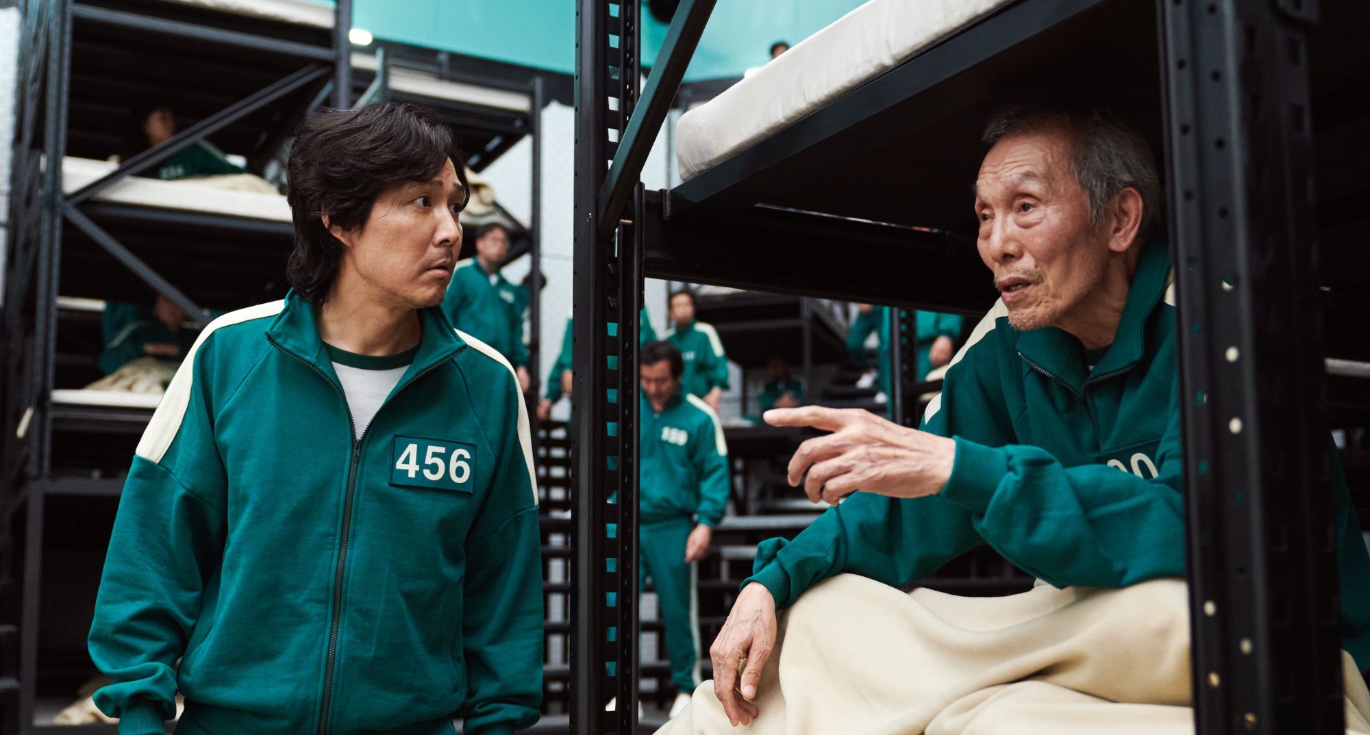 Oh Yeong-su and Lee Jung-jae in 'Squid Game' in bunk beds.
