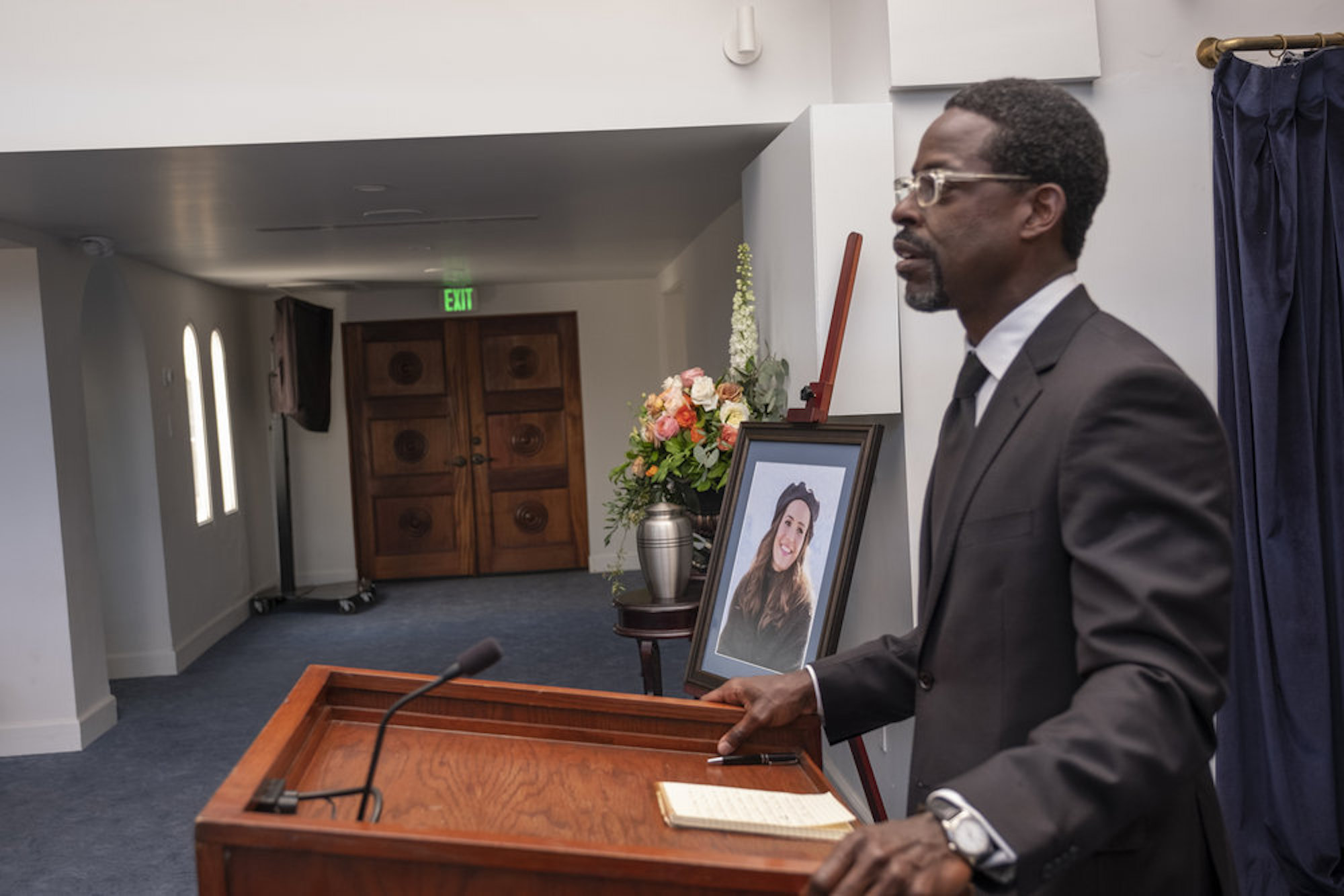 Randall speaking at Rebecca's funeral during the 'This Is Us' Season 6 finale
