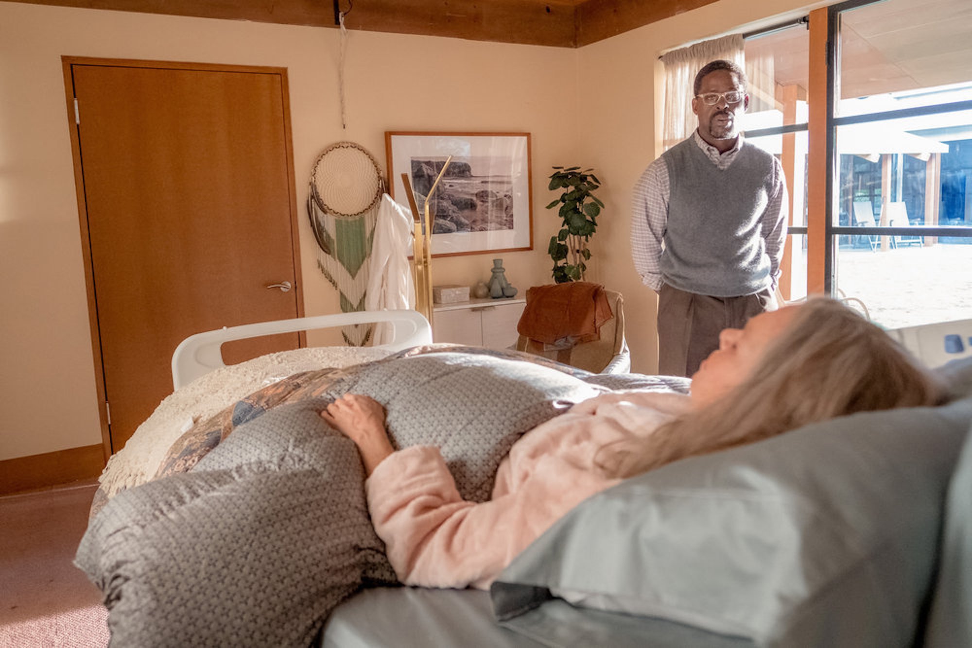 Randall actor Sterling K. Brown looking at Mandy Moore playing Rebecca as she's lying in a hospital bed in 'This Is Us' Season 6 Episode 17, 'The Train'