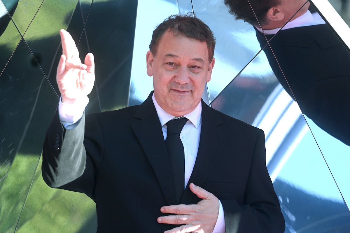 Sam Raimi waves on the red carpet