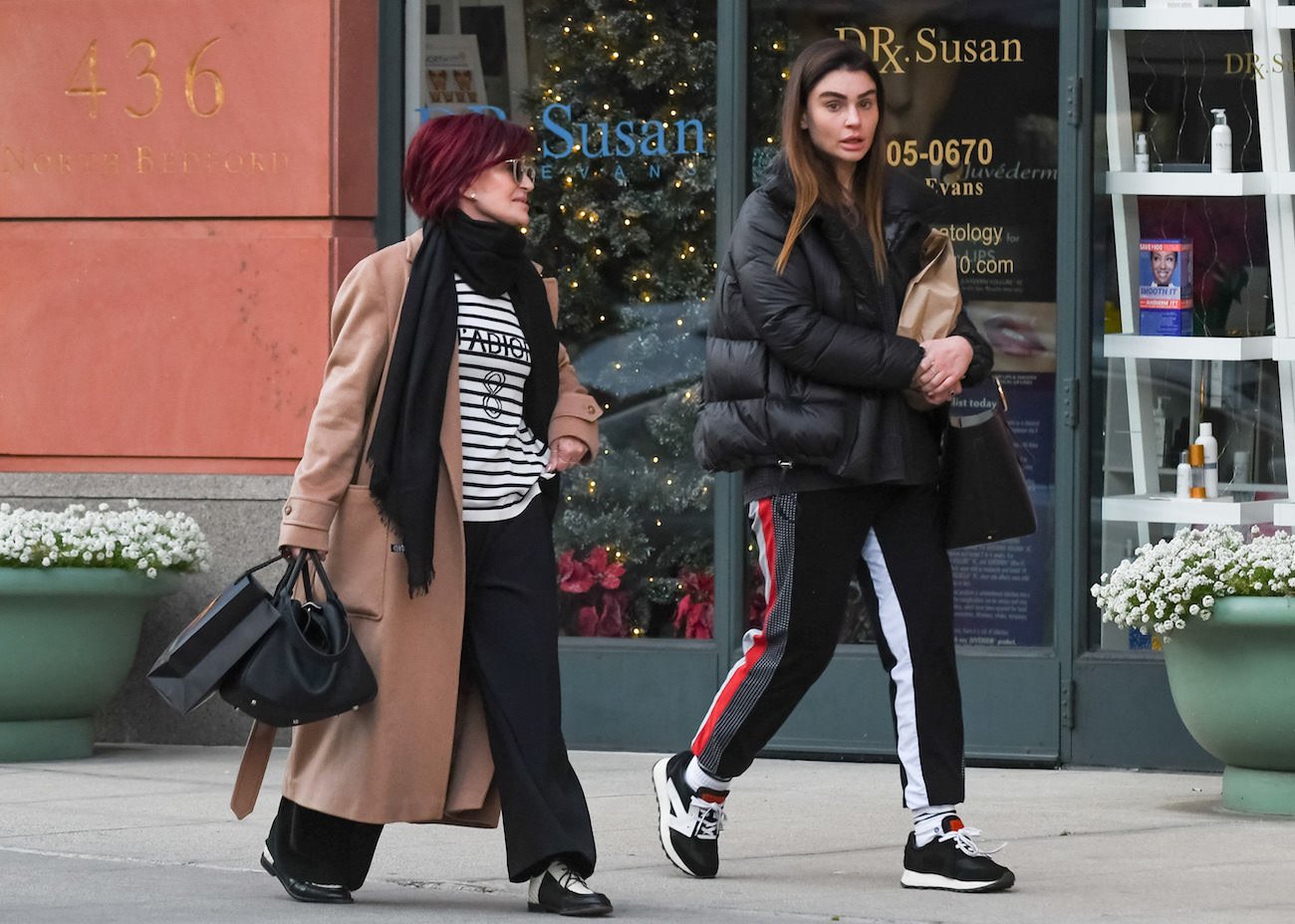 Sharon Osbourne with her daughter Aimee Osbourne out shopping in Los Angeles in 2020.