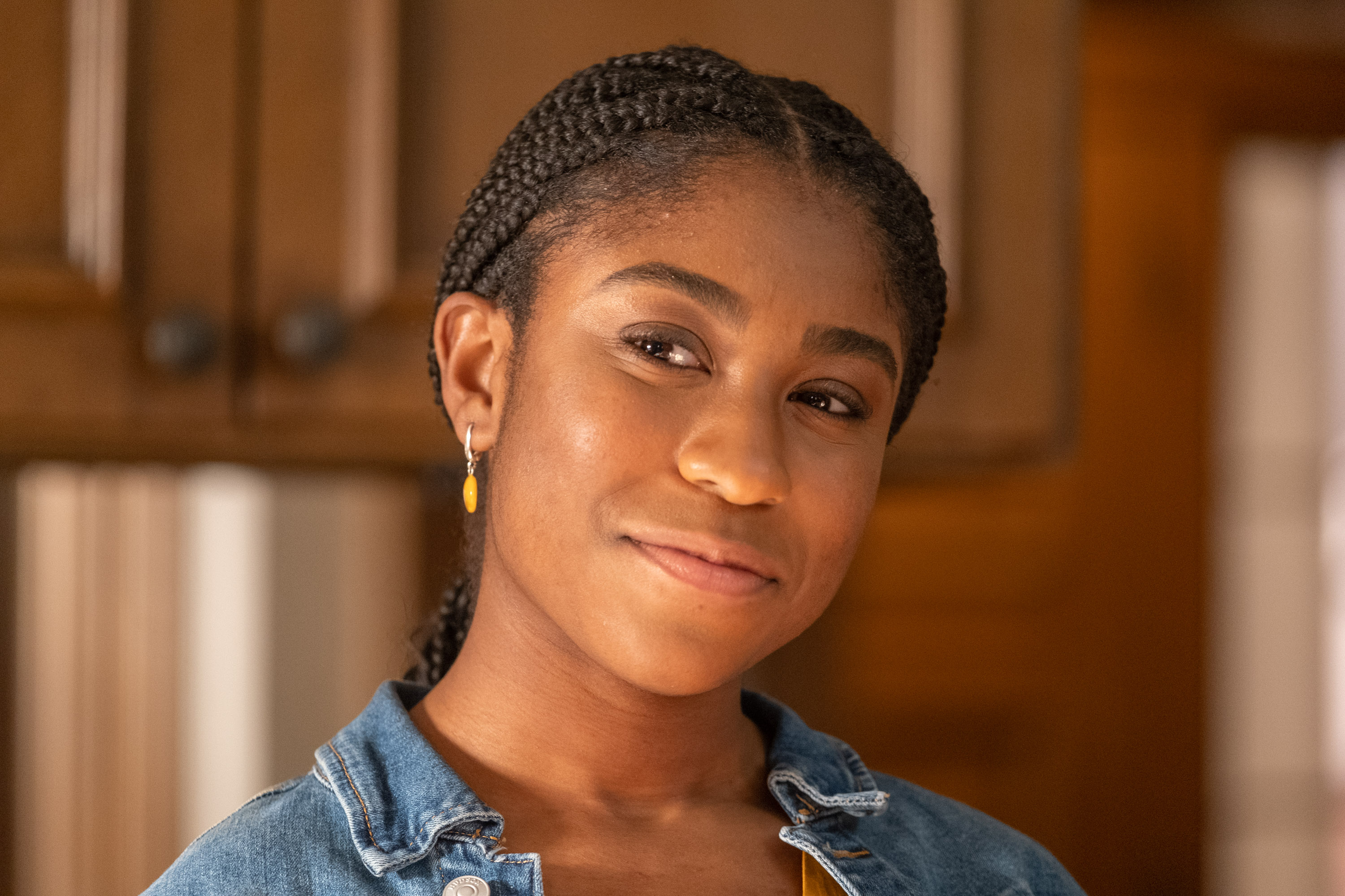 Lyric Ross, in character as Deja in 'This Is Us' Season 6, wears a jean jacket.