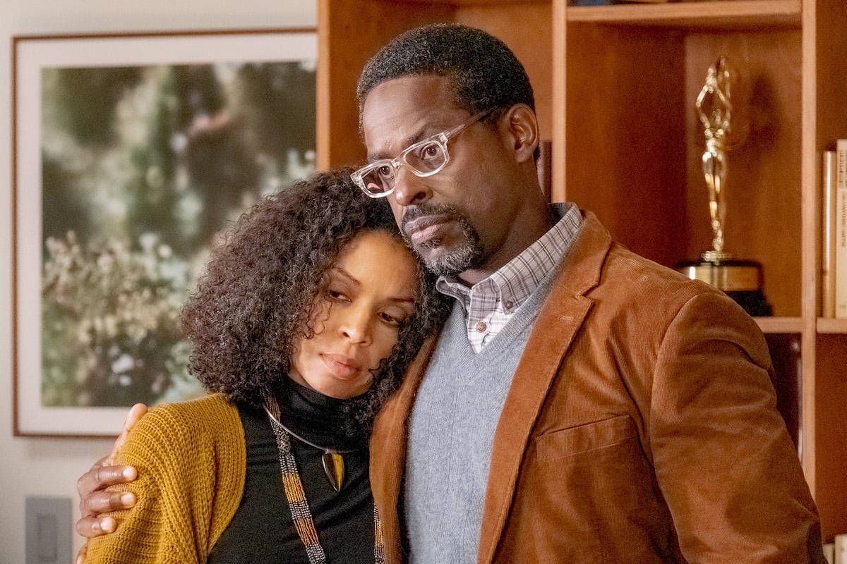 'This Is Us': Randall (Sterling K. Brown) hugs Beth (Susan Kelechi Watson) and takes after Jack