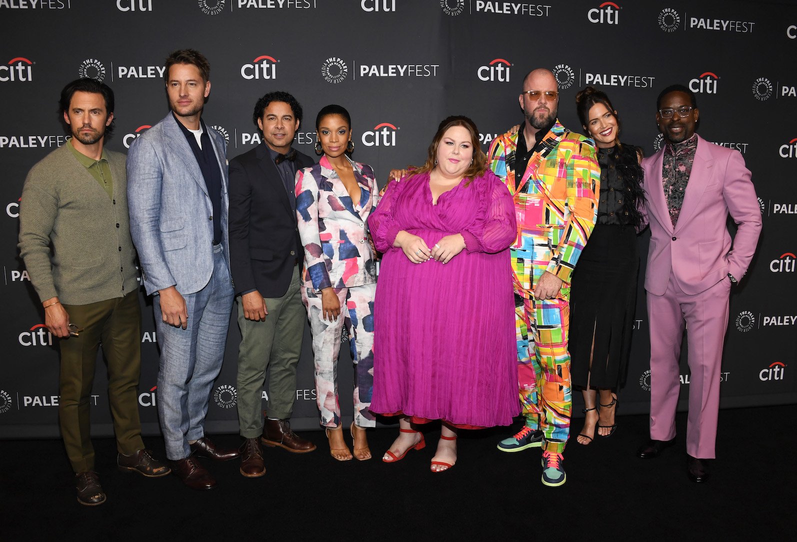 Milo Ventimiglia, Justin Hartley, Jon Huertas, Susan Kelechi Watson, Chrissy Metz, Chris Sullivan, Mandy Moore, and Sterling K. Brown from the 'This Is Us' cast standing together at an event