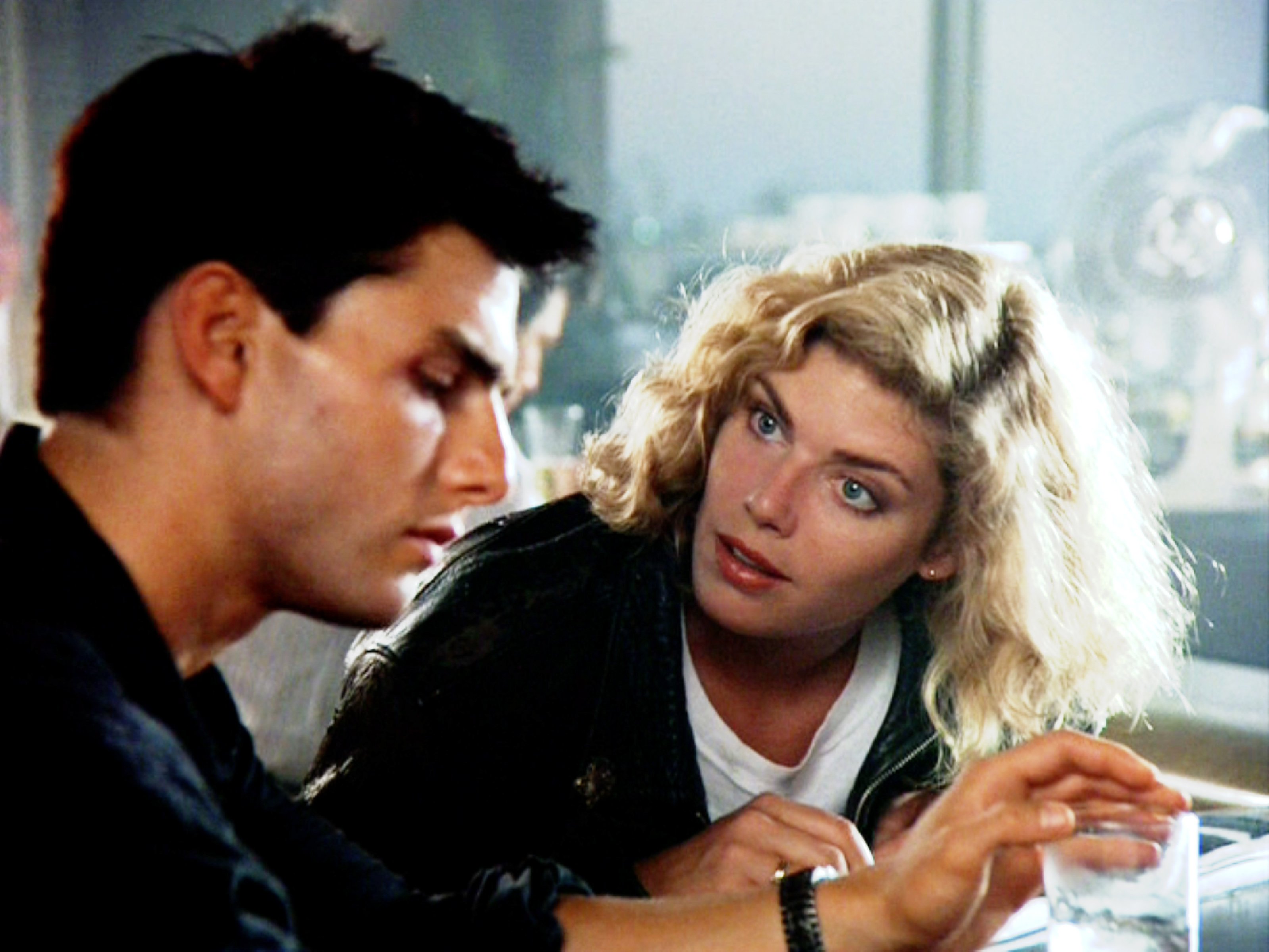 Tom Cruise and Kelly McGillis appear in the cast of 'Top Gun'