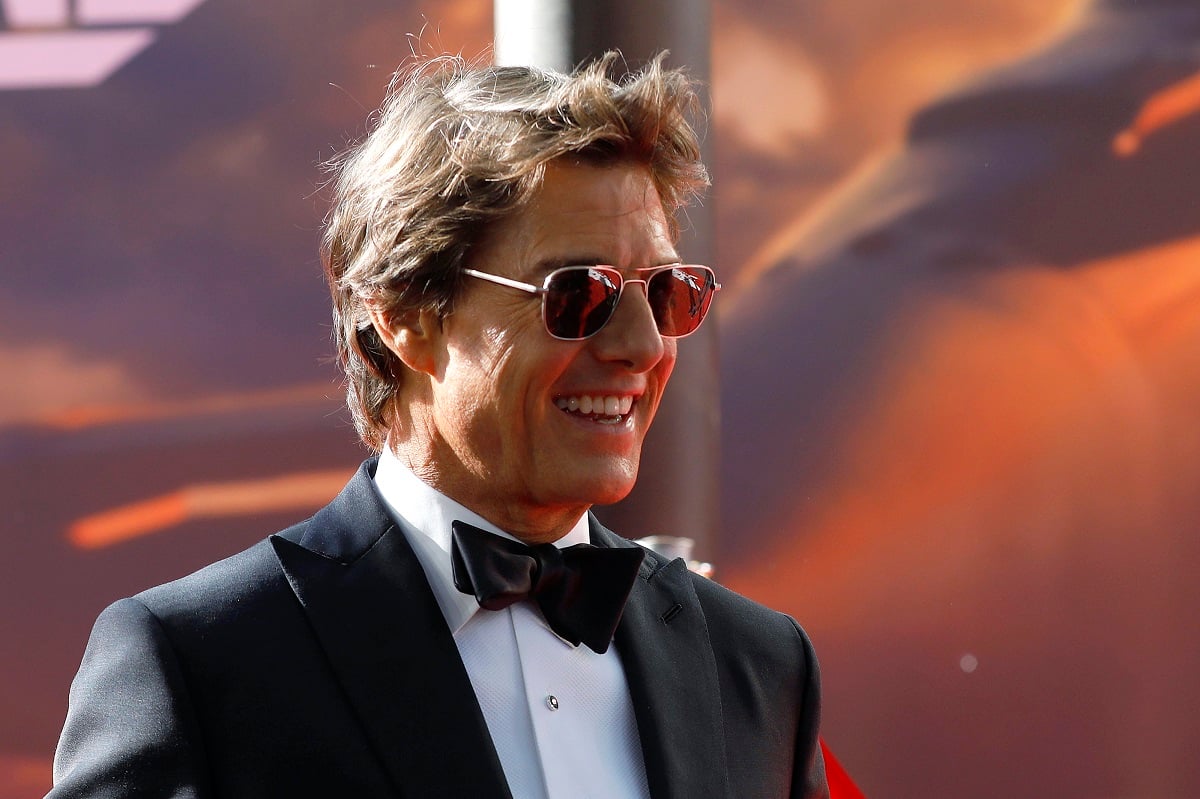 Tom Cruise w okularach przeciwsłonecznych na brytyjskiej premierze „Top Gun Maverick”