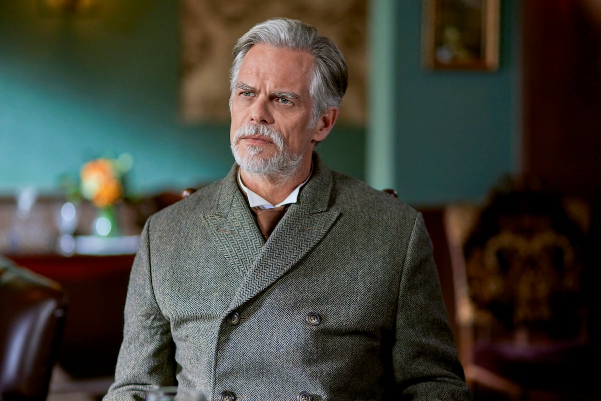 Henry Gowen, looking concerned, in 'When Calls the Heart' Season 9 Episode 10