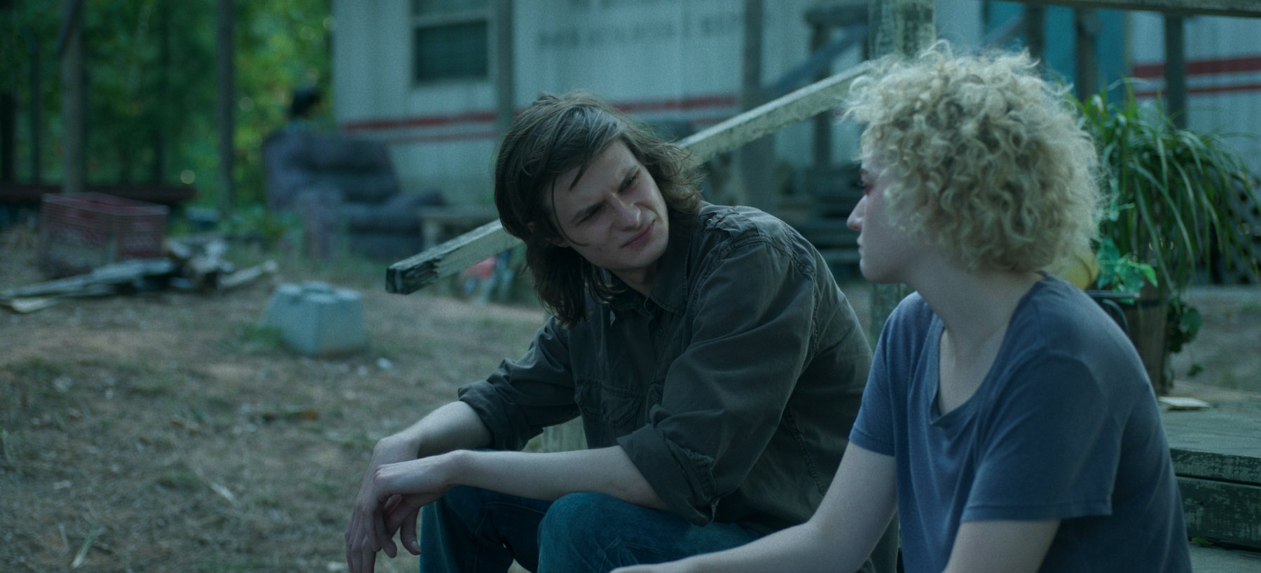 Wyatt Langmore (Charlie Tahan) and Ruth Langmore (Julia Garner) in 'Ozark'