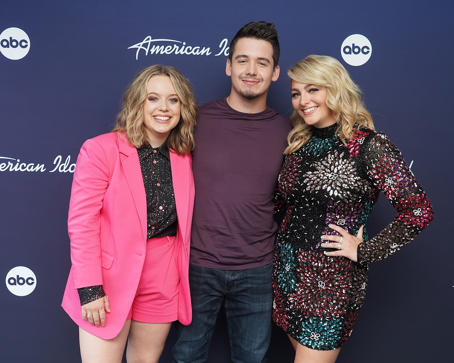 American Idol 2022 finalists Leah Marlene, Noah Thompson, and HunterGirl pose together.